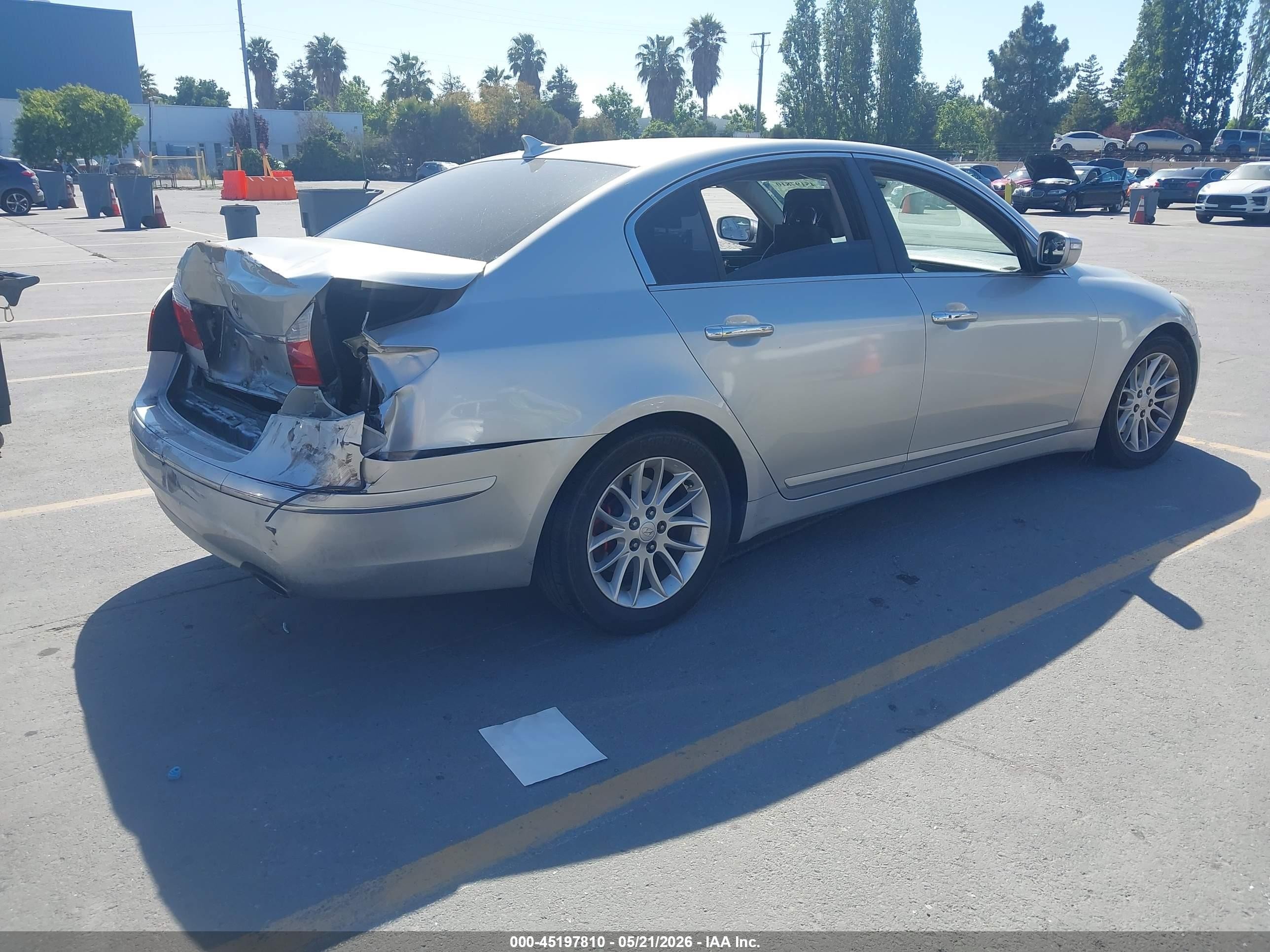 2009 Hyundai Genesis 3.8 Silver vin: KMHGC46E29U042946