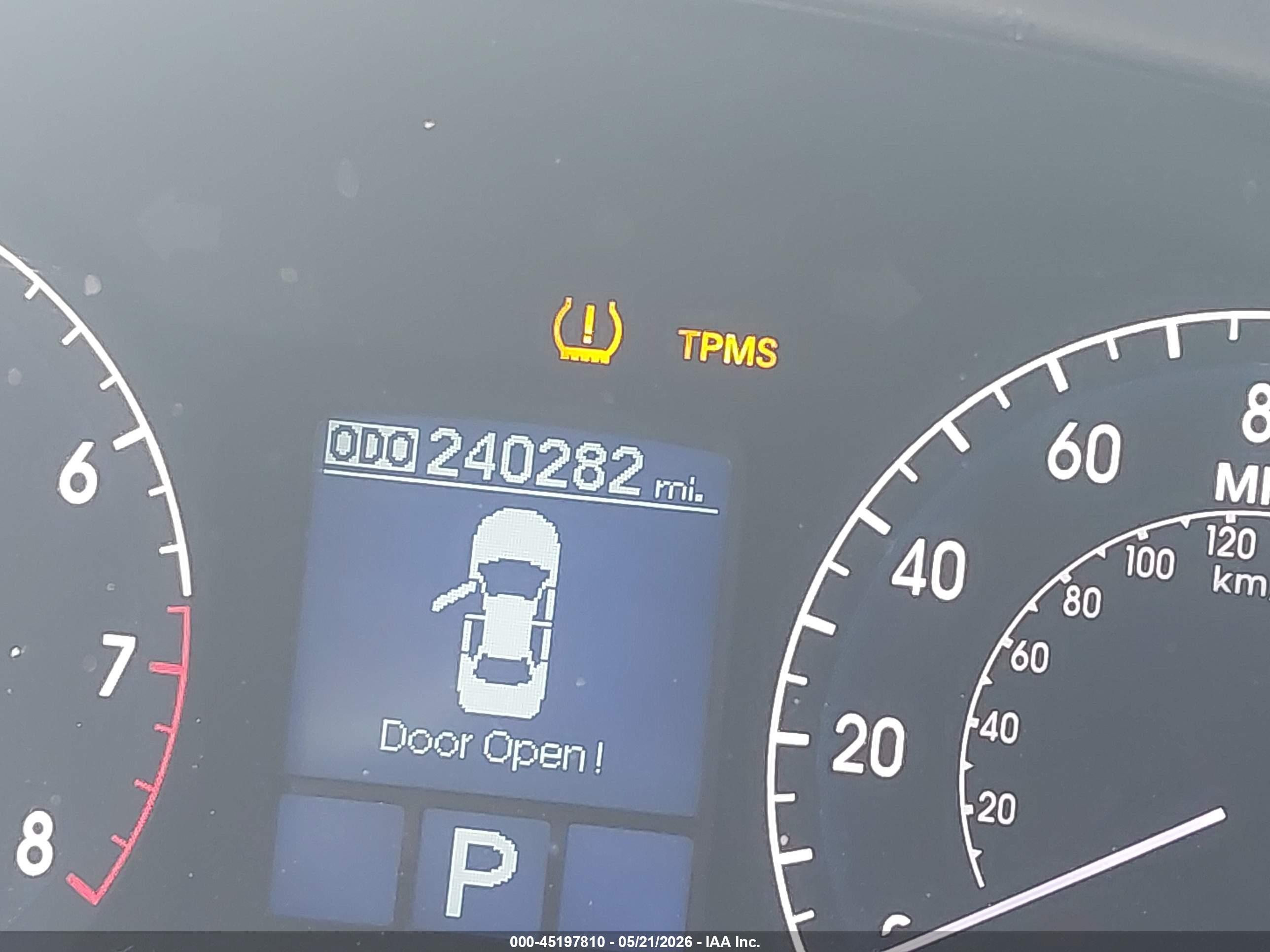 2009 Hyundai Genesis 3.8 Silver vin: KMHGC46E29U042946