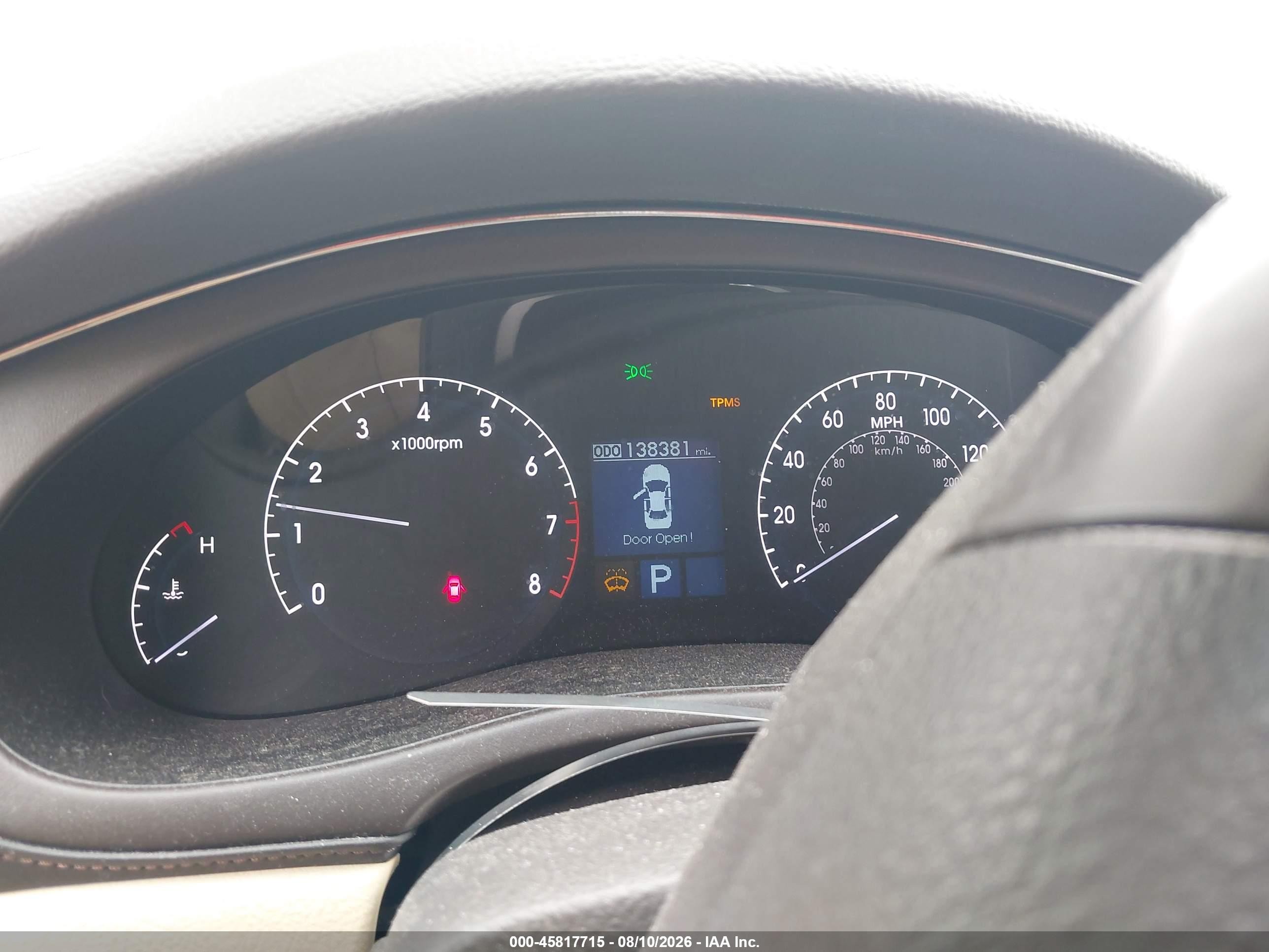 2009 Hyundai Genesis 3.8 Silver vin: KMHGC46E39U041076