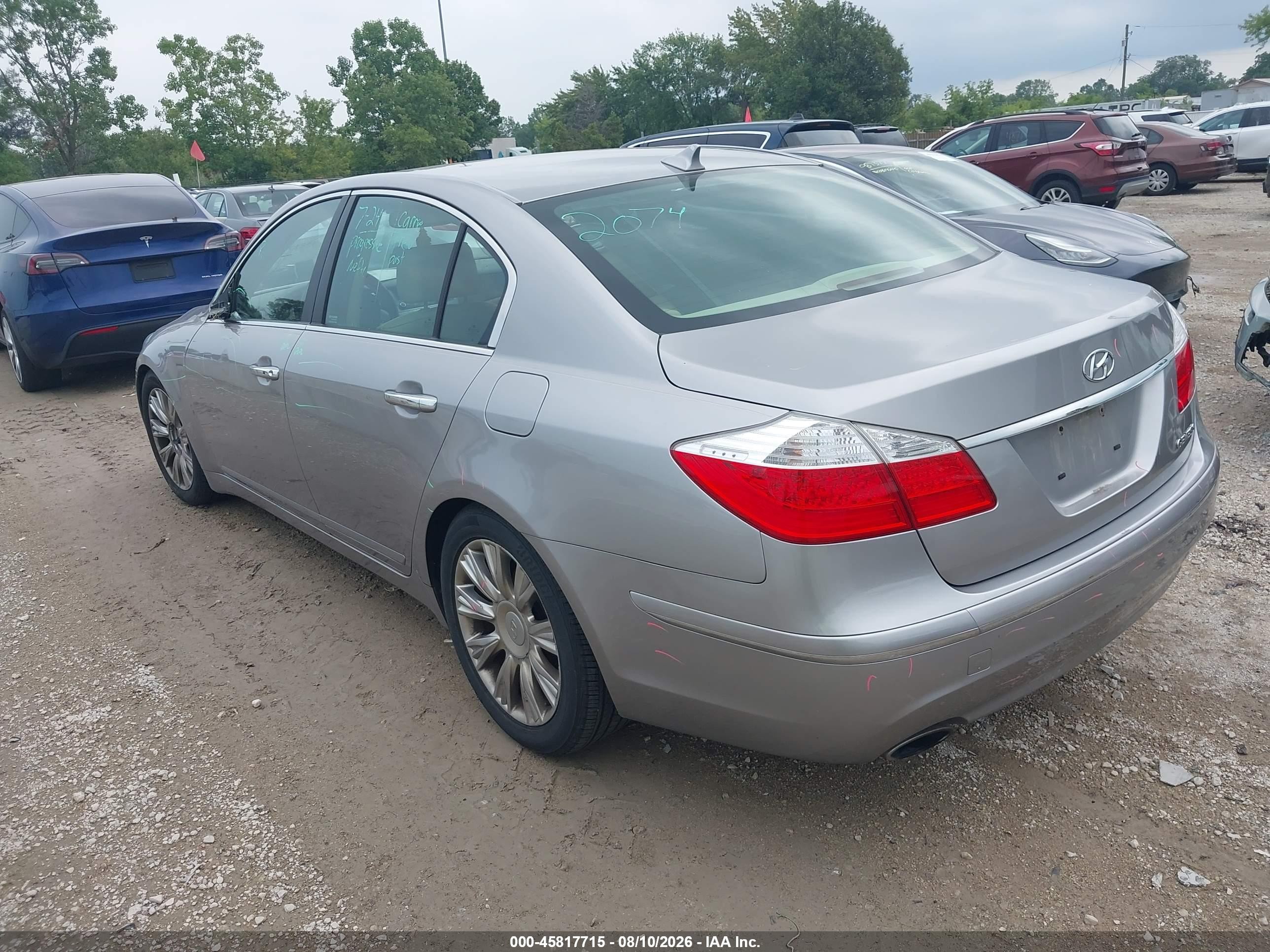 2009 Hyundai Genesis 3.8 Silver vin: KMHGC46E39U041076
