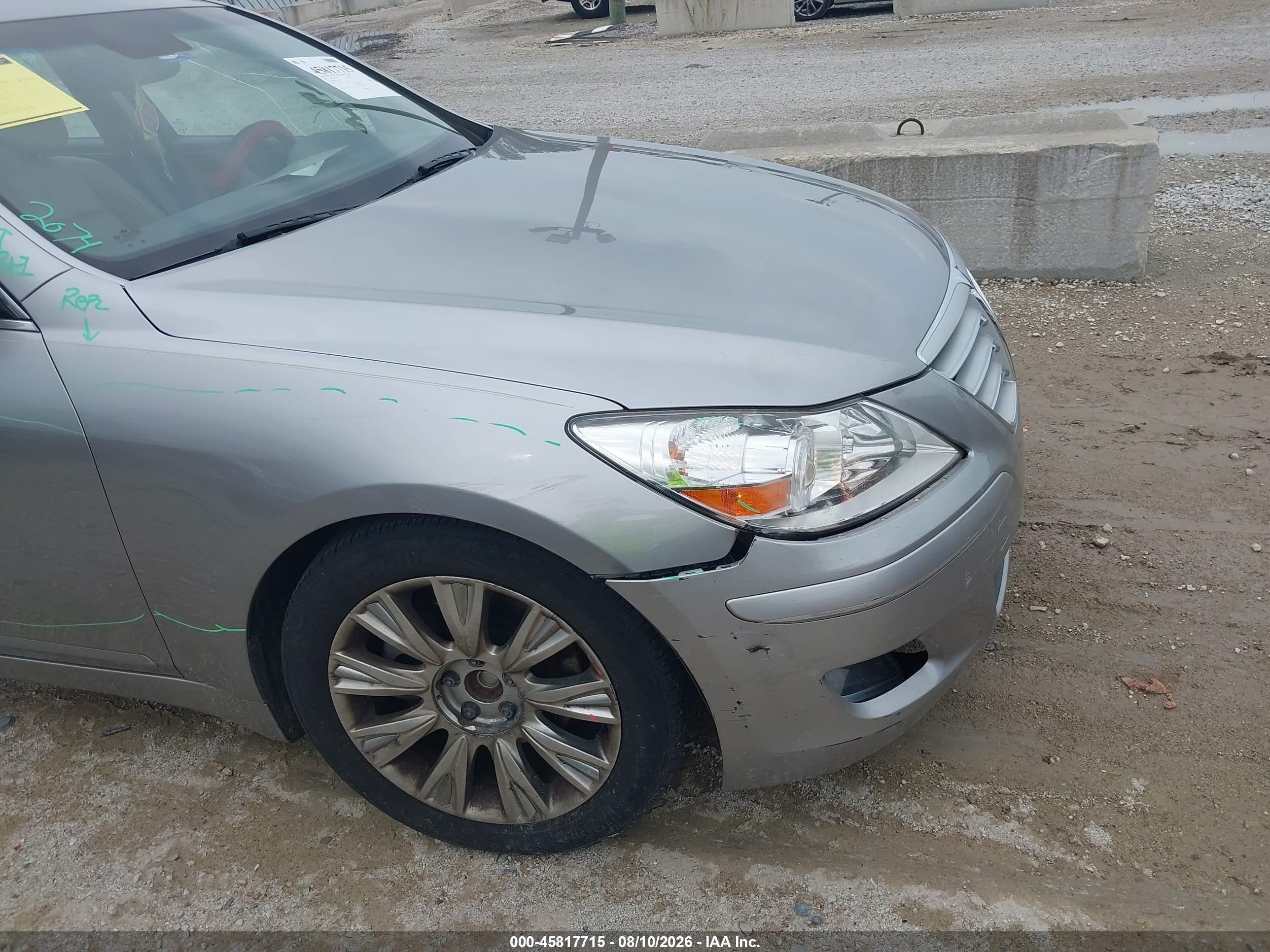 2009 Hyundai Genesis 3.8 Silver vin: KMHGC46E39U041076