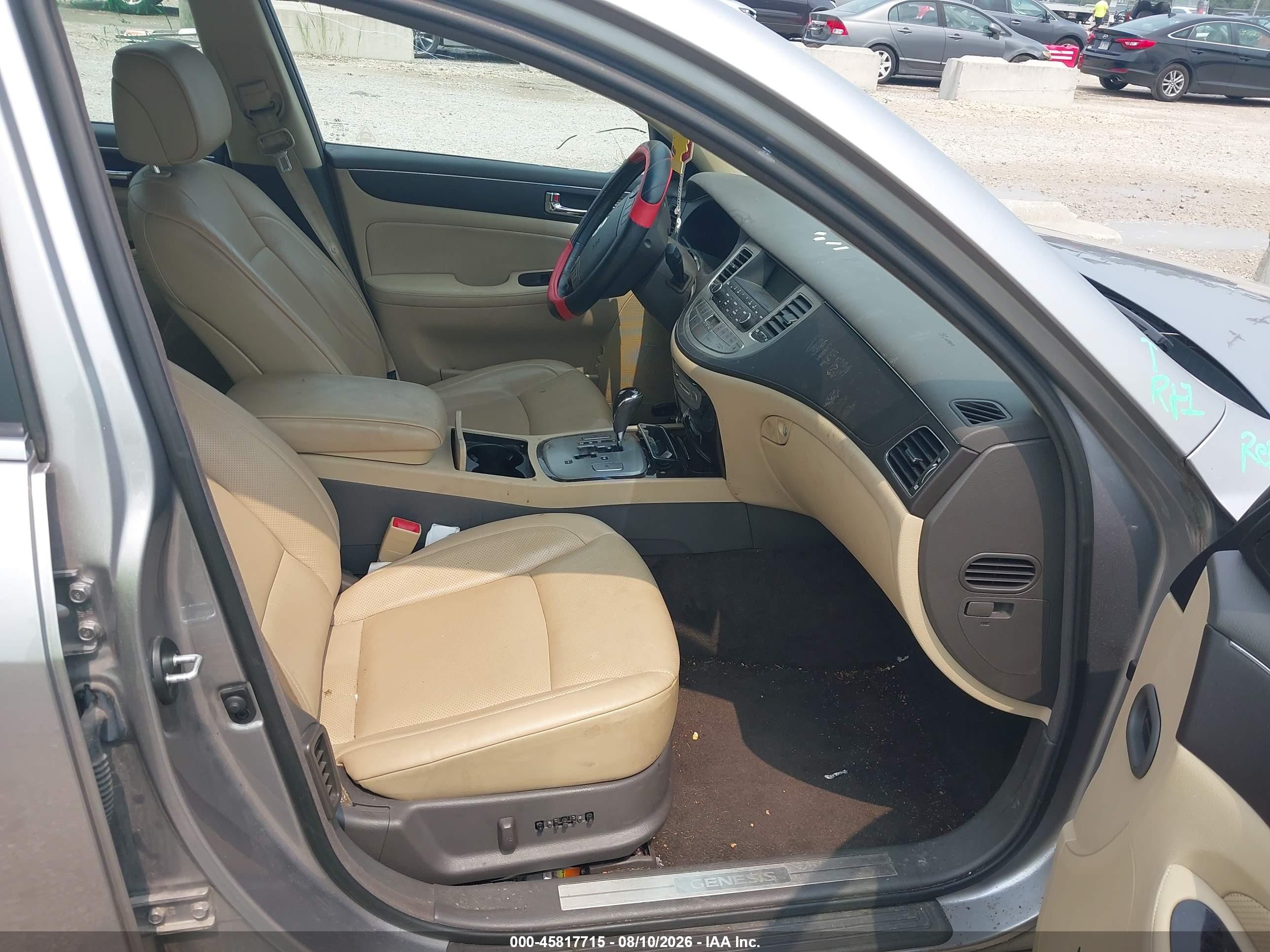 2009 Hyundai Genesis 3.8 Silver vin: KMHGC46E39U041076