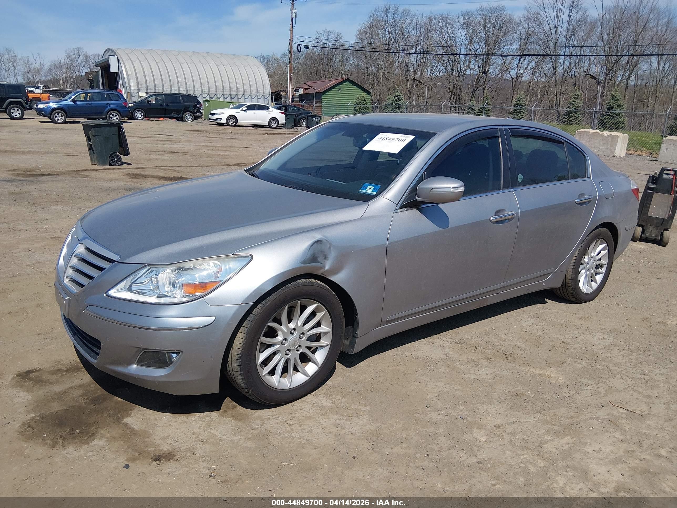 2009 Hyundai Genesis 3.8 Silver vin: KMHGC46E49U043581
