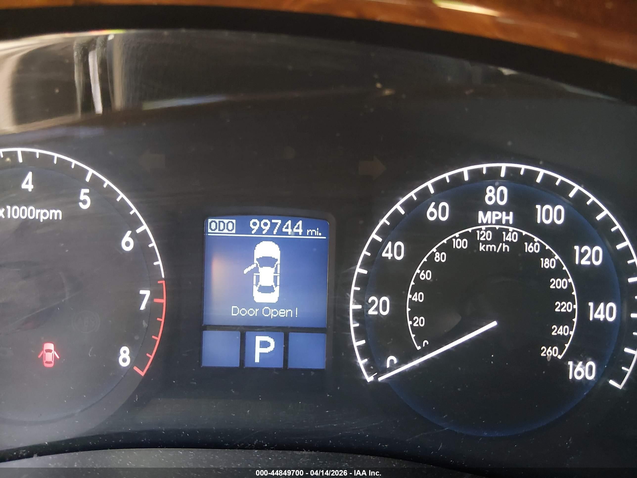 2009 Hyundai Genesis 3.8 Silver vin: KMHGC46E49U043581