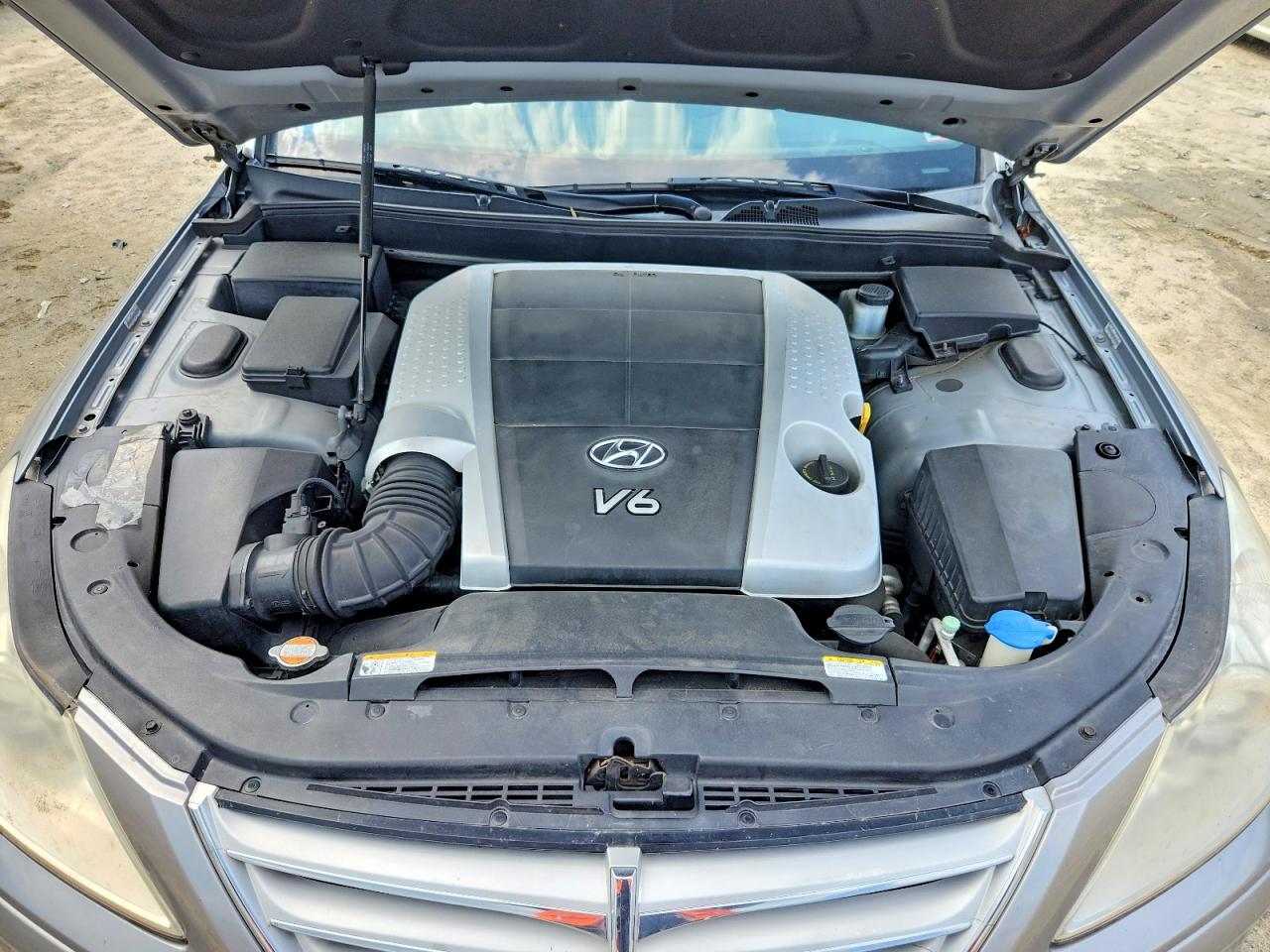 2009 Hyundai Genesis 3.8l Silver vin: KMHGC46E59U024232