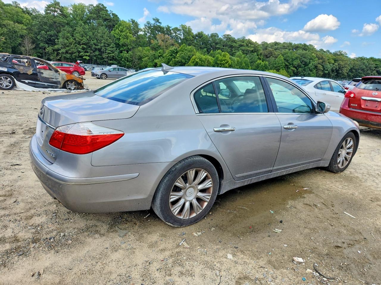 2009 Hyundai Genesis 3.8l Silver vin: KMHGC46E59U024232