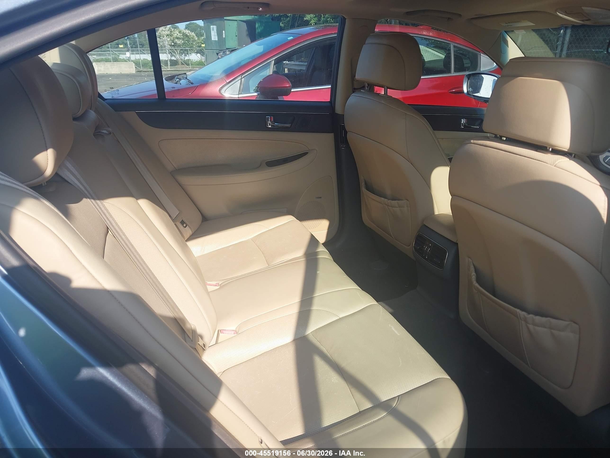 2009 Hyundai Genesis 3.8 Tan vin: KMHGC46E59U024456