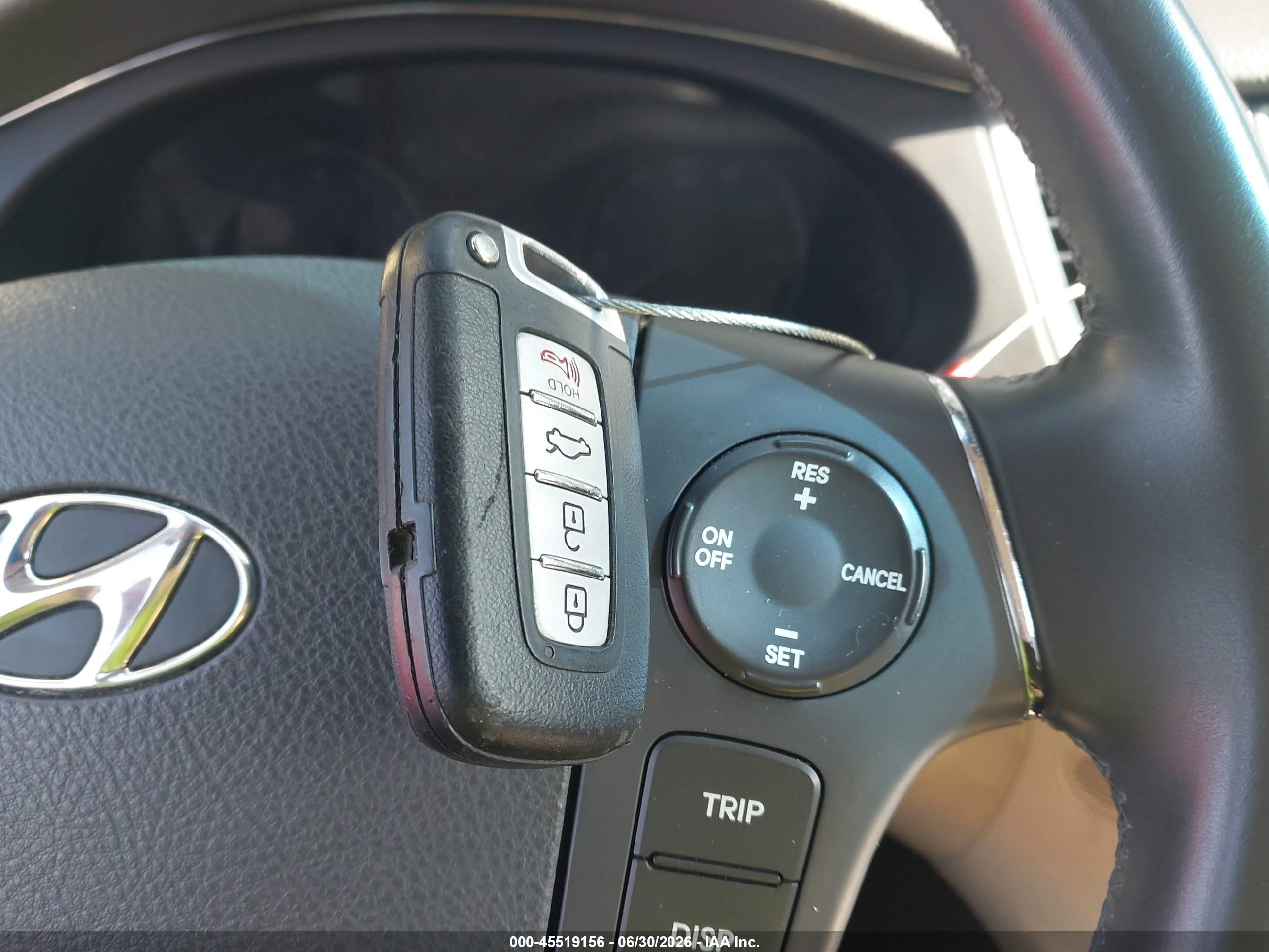 2009 Hyundai Genesis 3.8 Tan vin: KMHGC46E59U024456