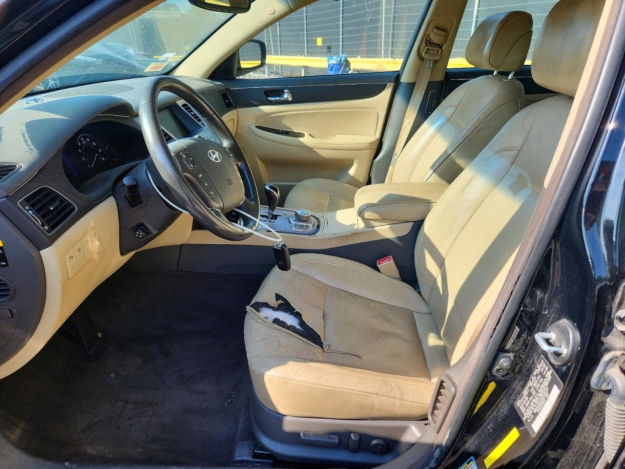 2009 Hyundai Genesis 3.8l Black vin: KMHGC46E59U039197