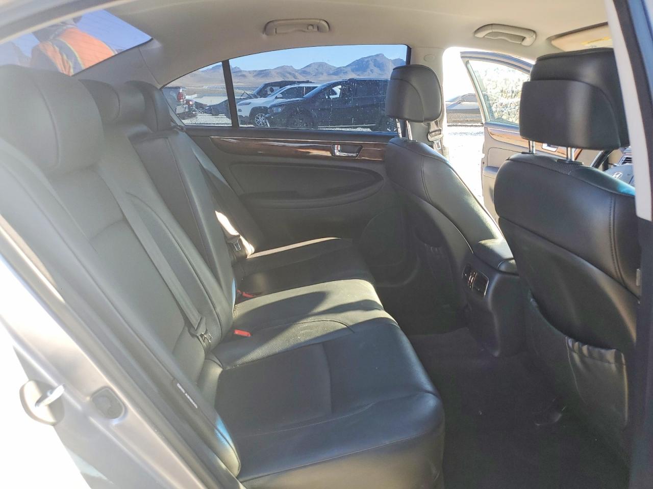 2009 Hyundai Genesis 3.8l Серый vin: KMHGC46E59U043833