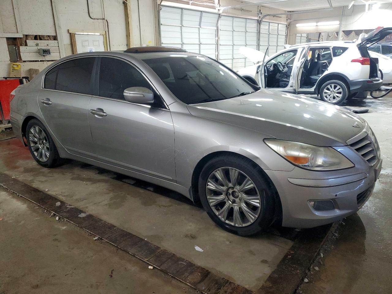 2009 Hyundai Genesis 3.8l Silver vin: KMHGC46E59U069316