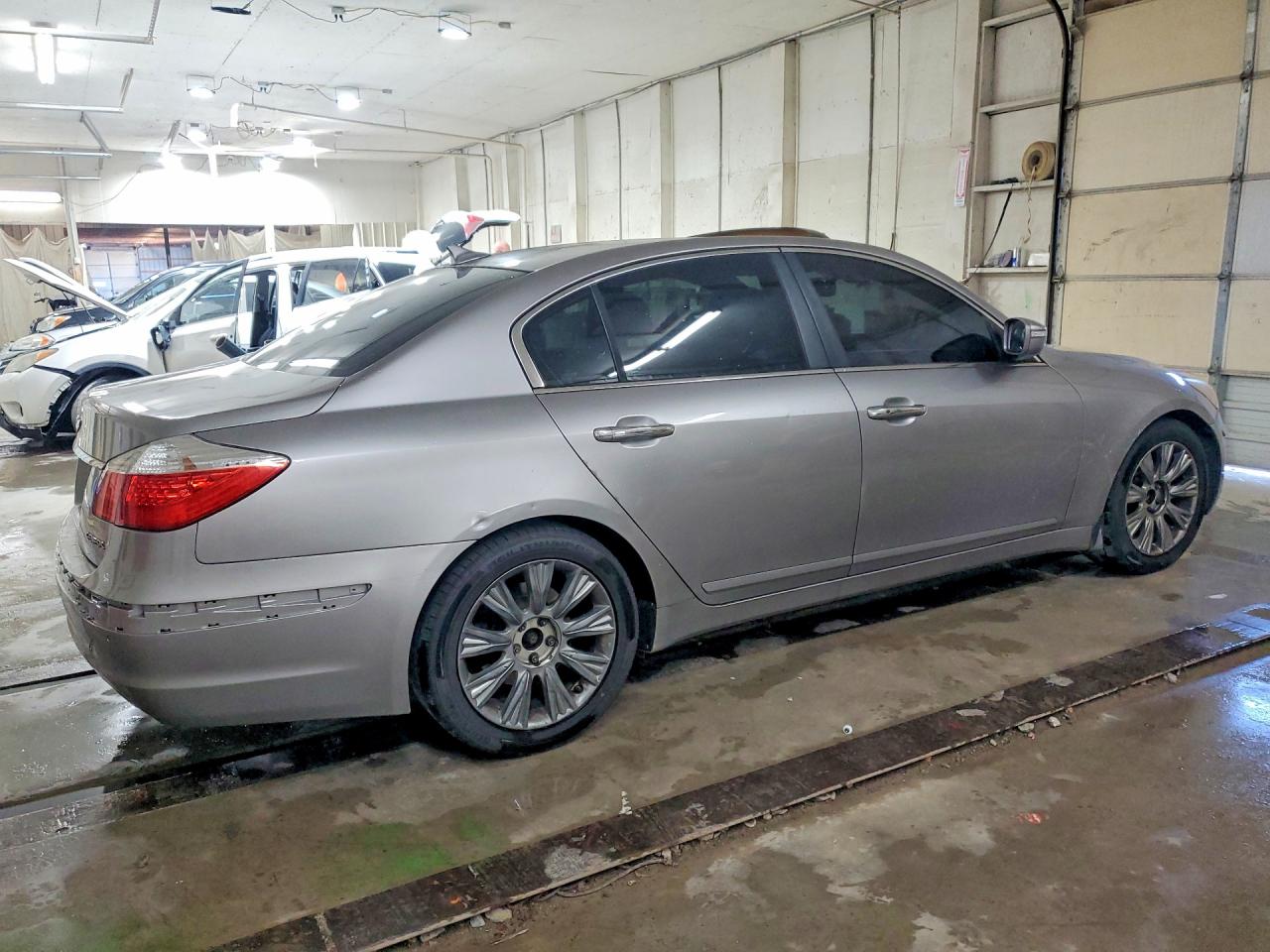 2009 Hyundai Genesis 3.8l Silver vin: KMHGC46E59U069316