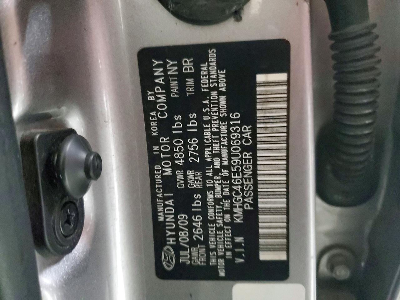2009 Hyundai Genesis 3.8l Silver vin: KMHGC46E59U069316