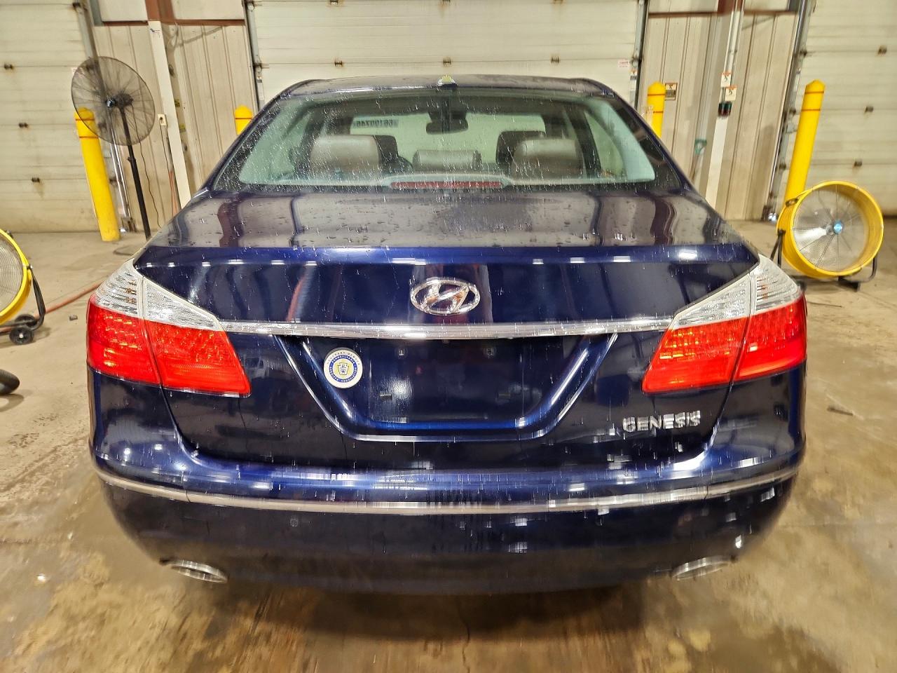 2009 Hyundai Genesis 3.8l Blue vin: KMHGC46E79U026614