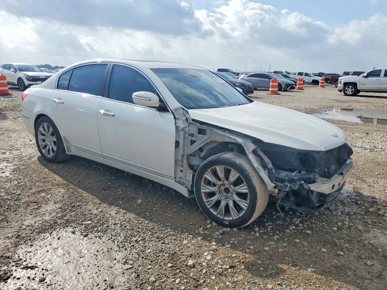 2009 Hyundai Genesis 3.8l White vin: KMHGC46E79U034924