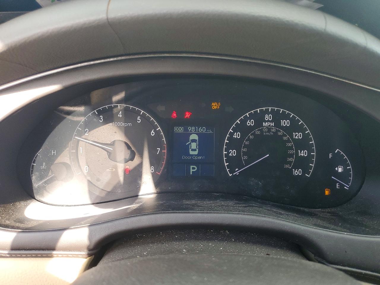 2009 Hyundai Genesis 3.8l White vin: KMHGC46E79U034924
