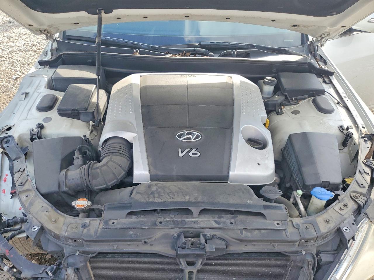 2009 Hyundai Genesis 3.8l White vin: KMHGC46E79U034924