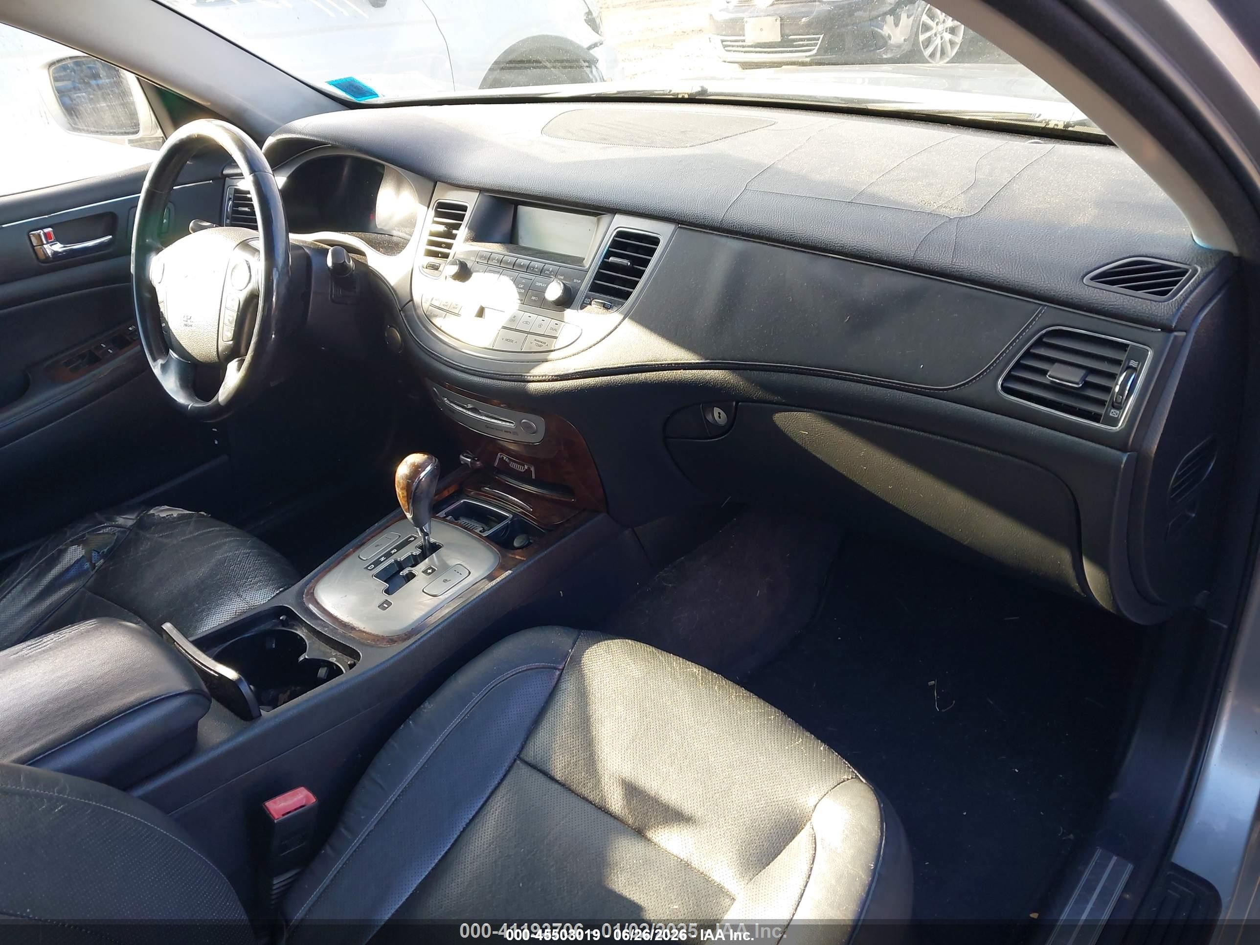 2009 Hyundai Genesis 3.8 Silver vin: KMHGC46E79U039511