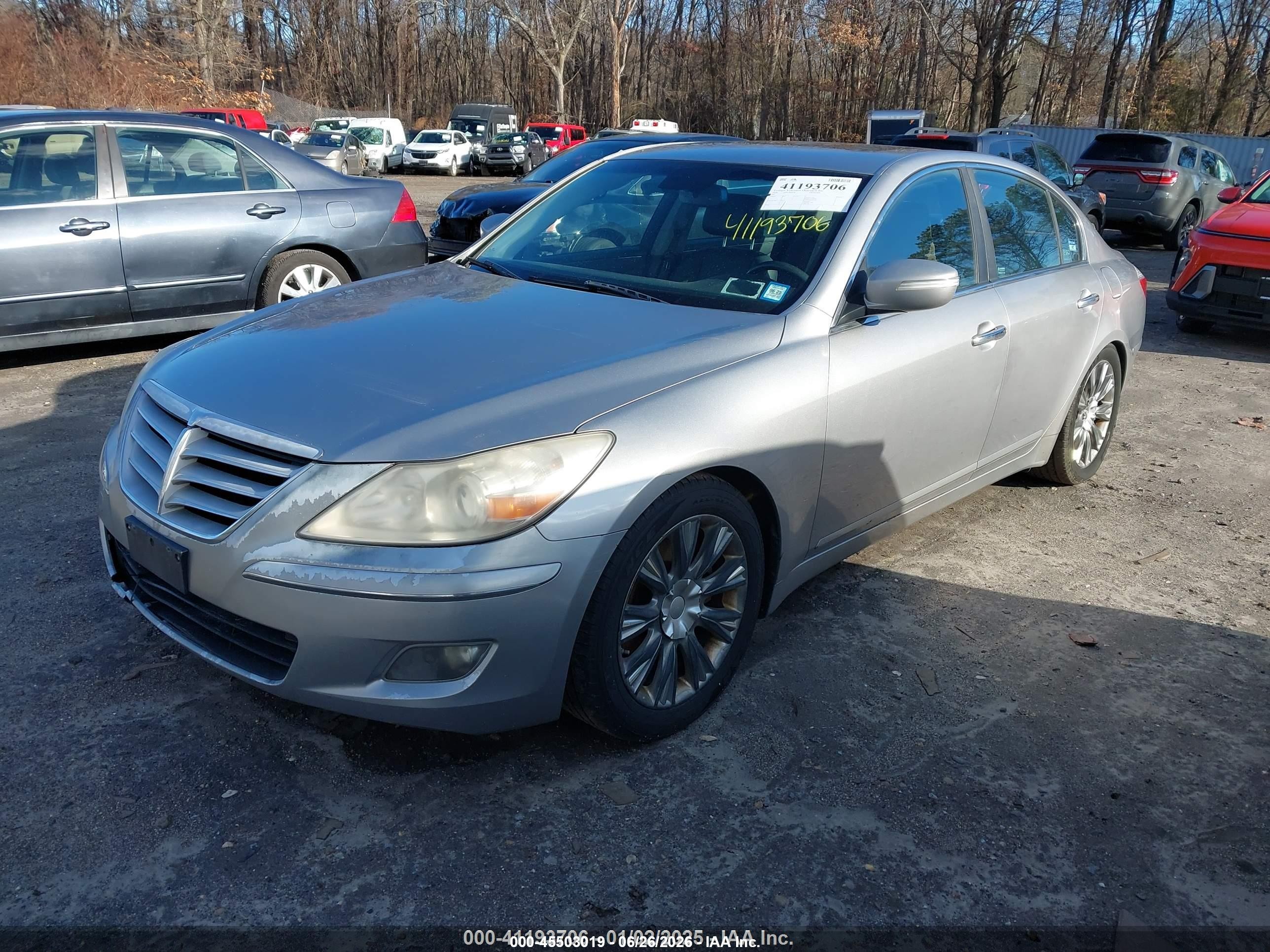 2009 Hyundai Genesis 3.8 Silver vin: KMHGC46E79U039511