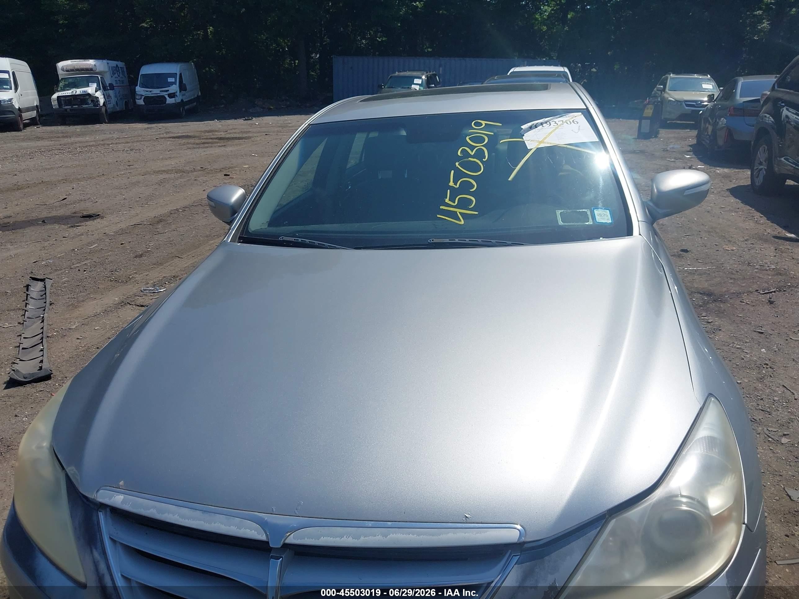 2009 Hyundai Genesis 3.8 Silver vin: KMHGC46E79U039511
