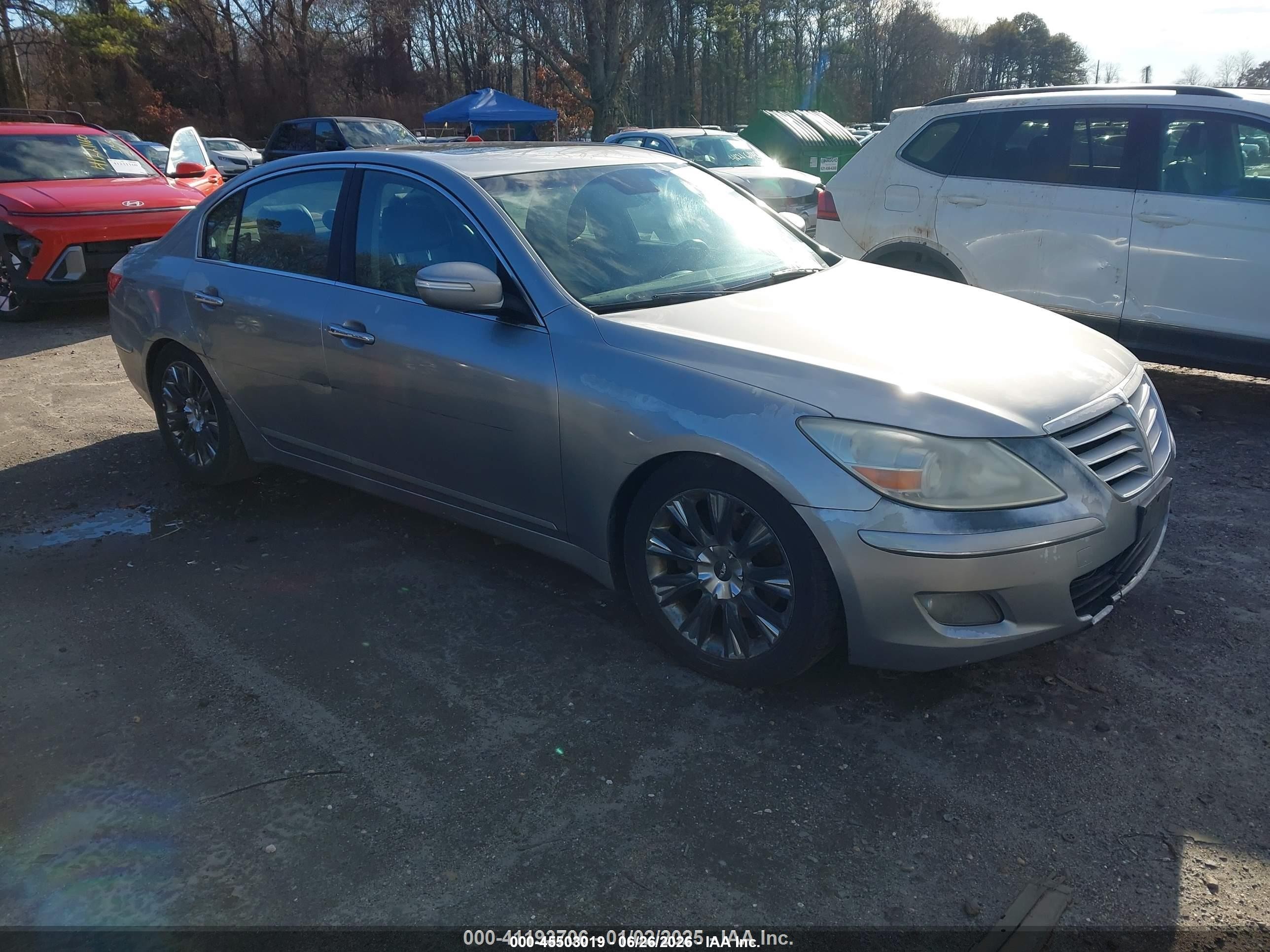 2009 Hyundai Genesis 3.8 Серебряный vin: KMHGC46E79U039511