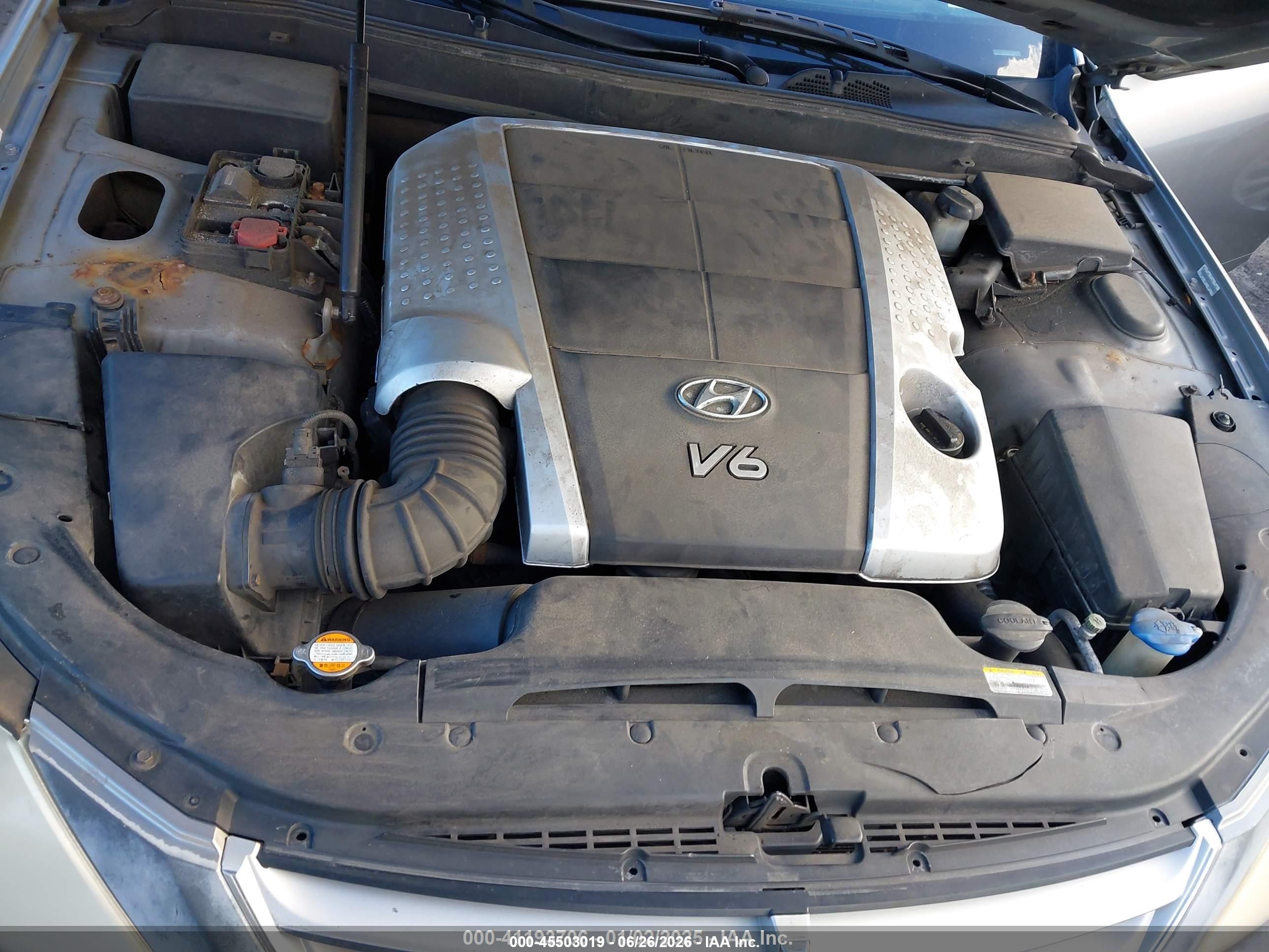 2009 Hyundai Genesis 3.8 Silver vin: KMHGC46E79U039511