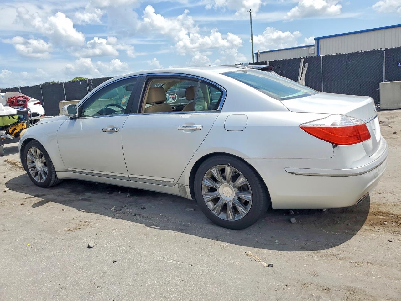 2009 Hyundai Genesis 3.8l Silver vin: KMHGC46E89U026802
