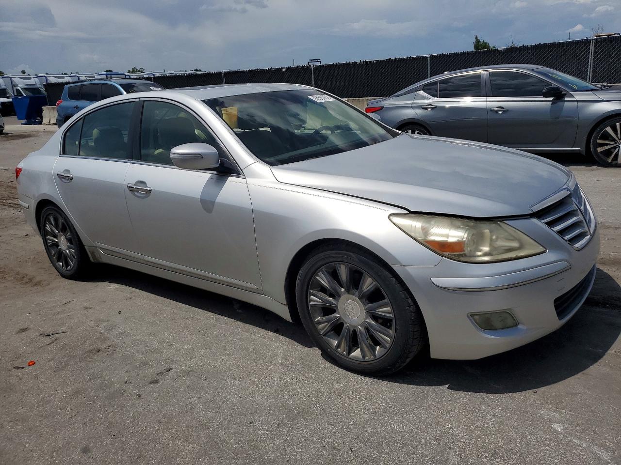 2009 Hyundai Genesis 3.8l Silver vin: KMHGC46E89U026802