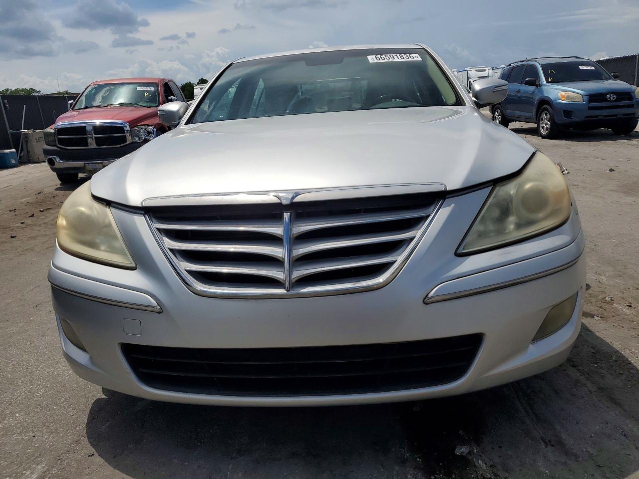 2009 Hyundai Genesis 3.8l Silver vin: KMHGC46E89U026802