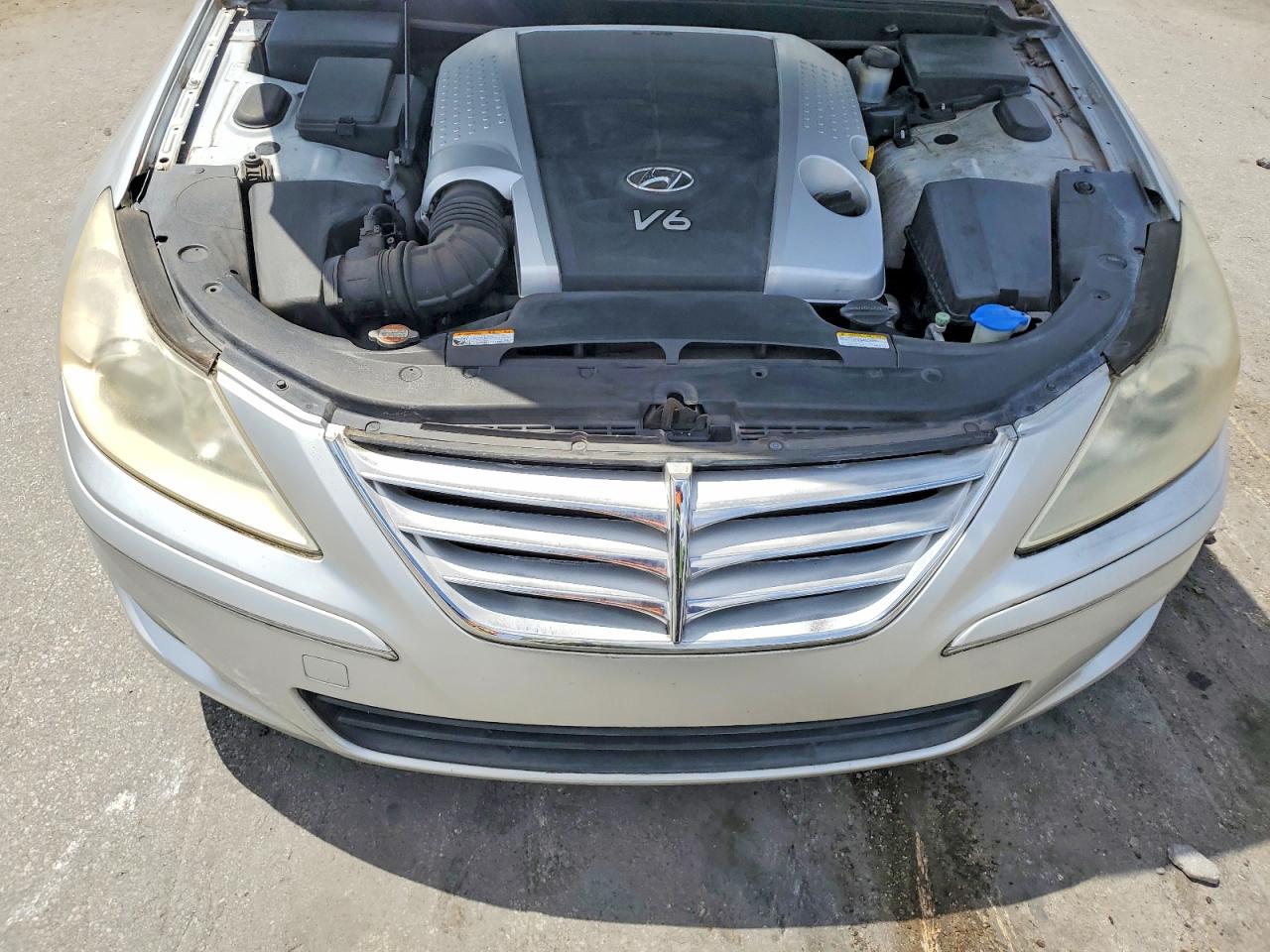 2009 Hyundai Genesis 3.8l Silver vin: KMHGC46E89U026802