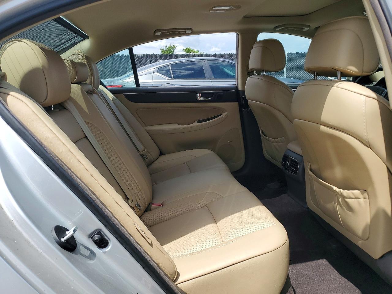 2009 Hyundai Genesis 3.8l Silver vin: KMHGC46E89U026802