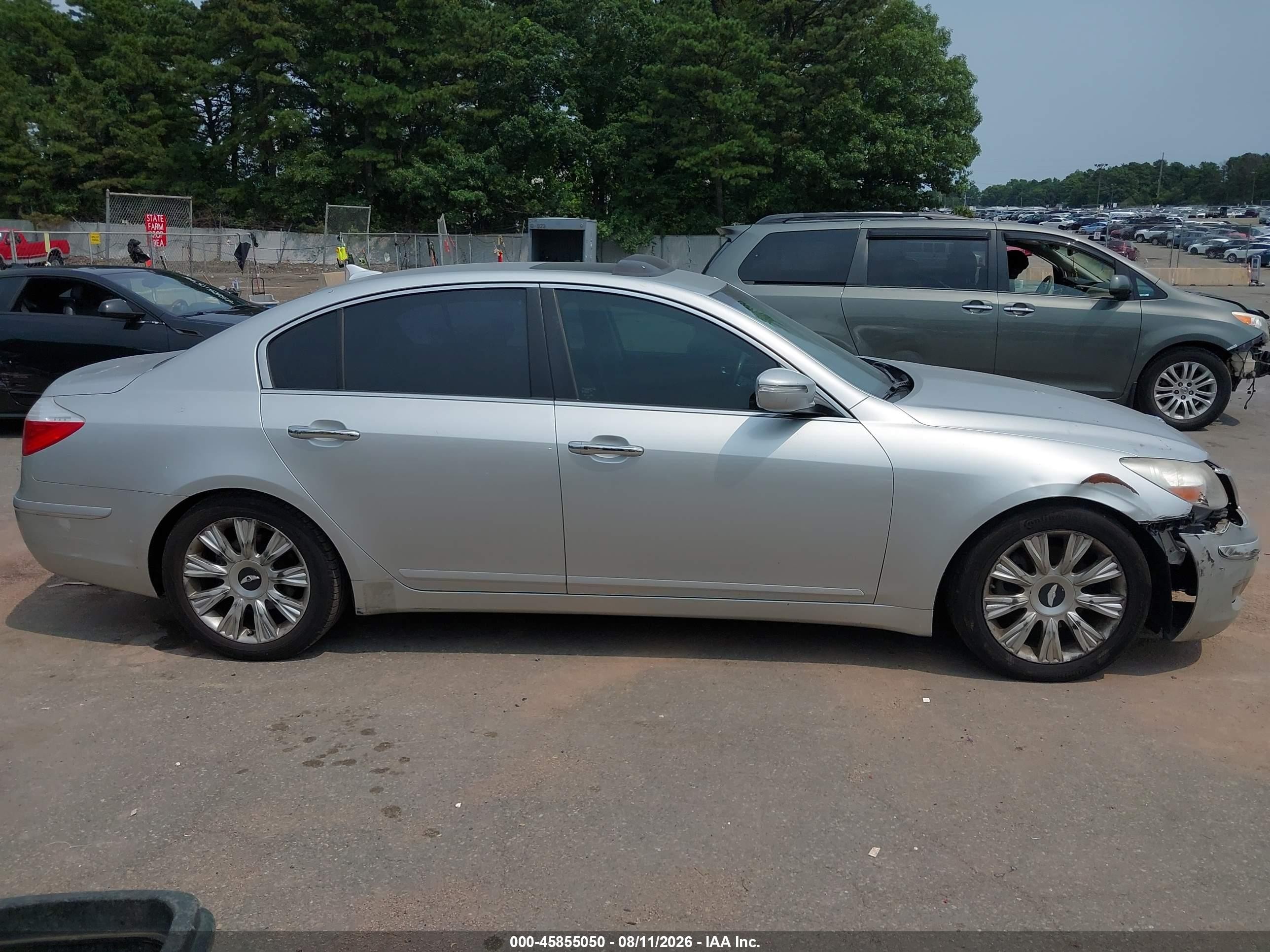 2009 Hyundai Genesis 3.8 Gray vin: KMHGC46E99U025951
