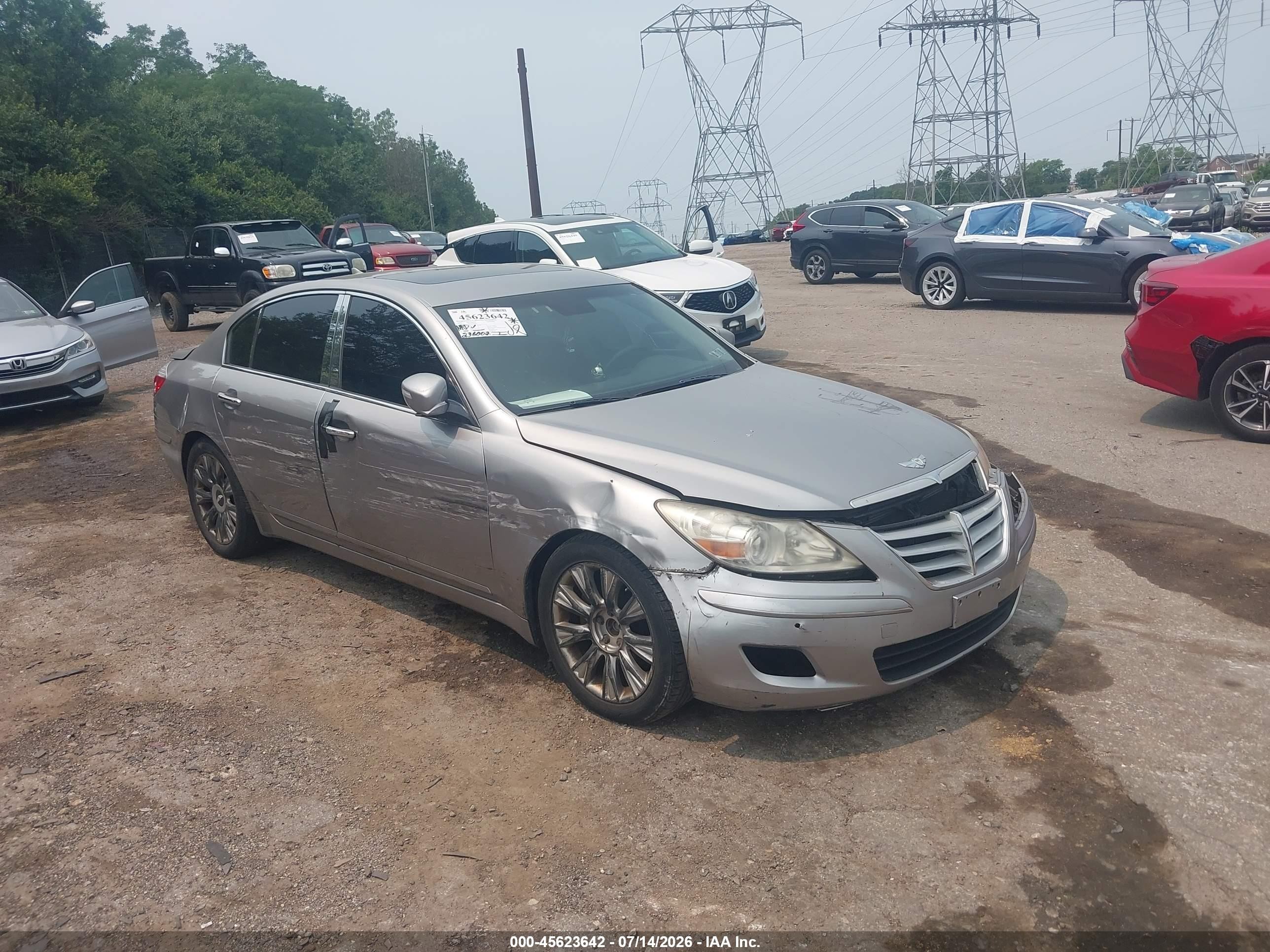 2009 Hyundai Genesis 3.8 Silver vin: KMHGC46E99U040983