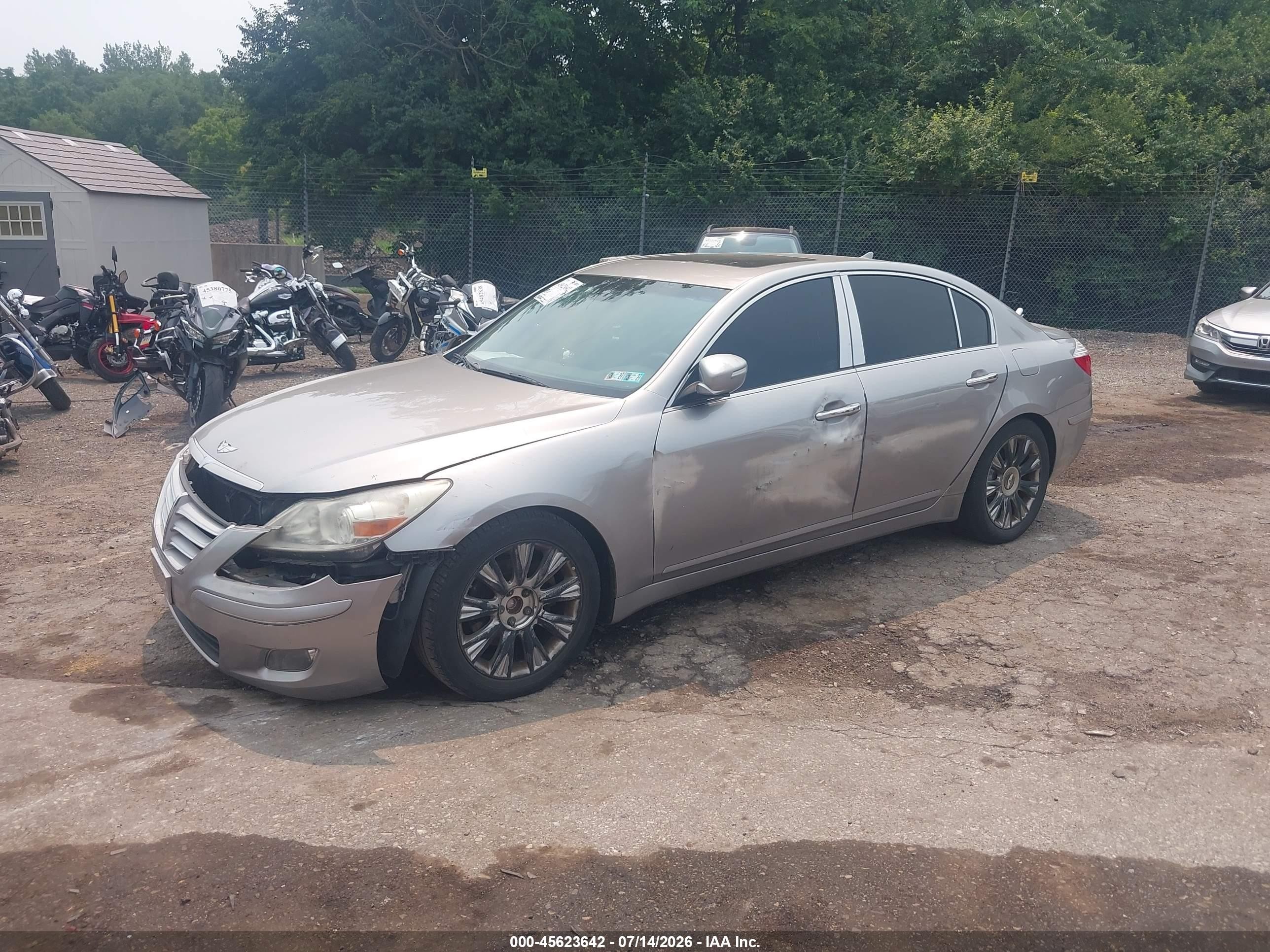 2009 Hyundai Genesis 3.8 Серебряный vin: KMHGC46E99U040983