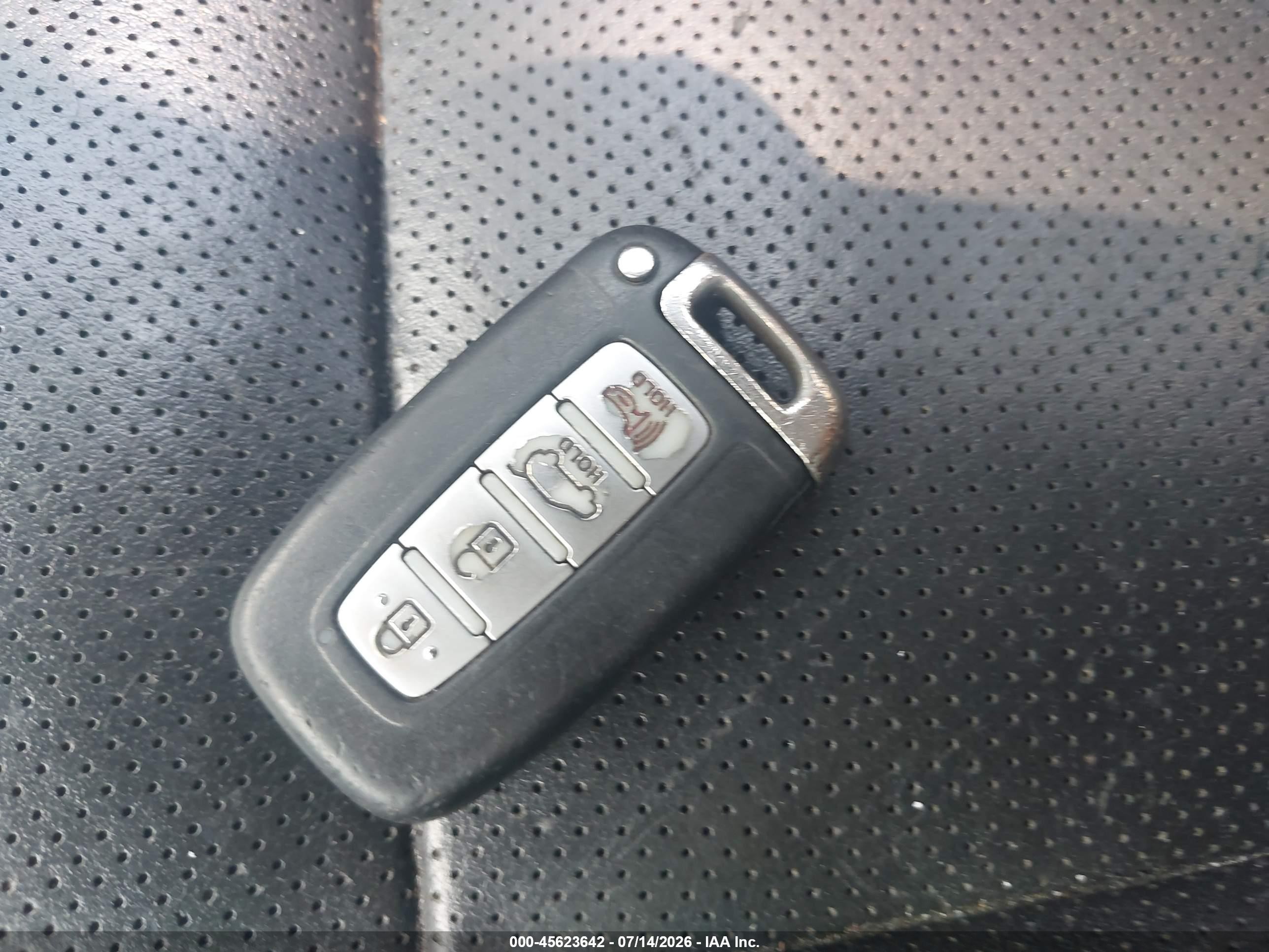 2009 Hyundai Genesis 3.8 Серебряный vin: KMHGC46E99U040983