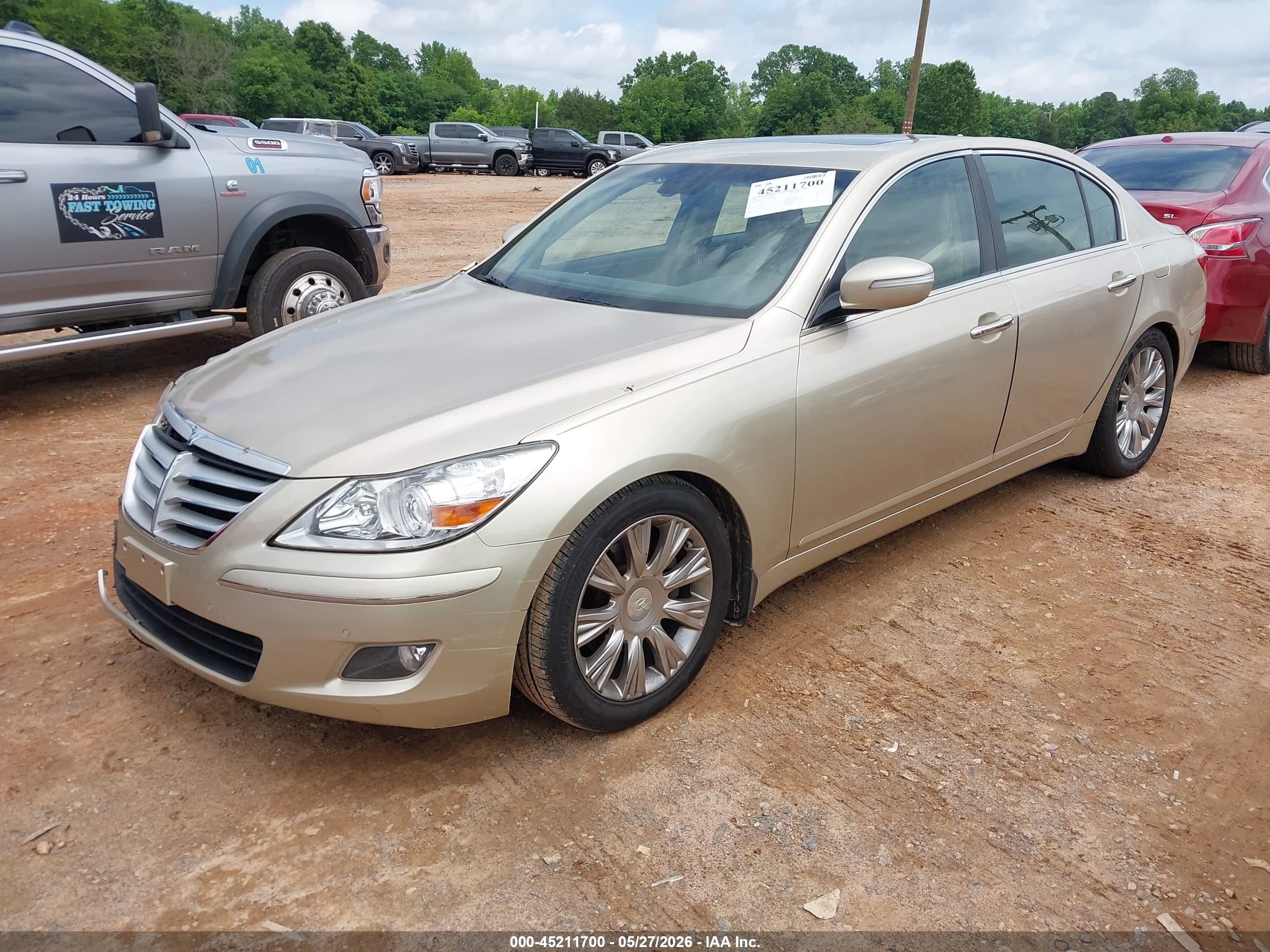 2009 Hyundai Genesis 3.8 Beige vin: KMHGC46EX9U033508