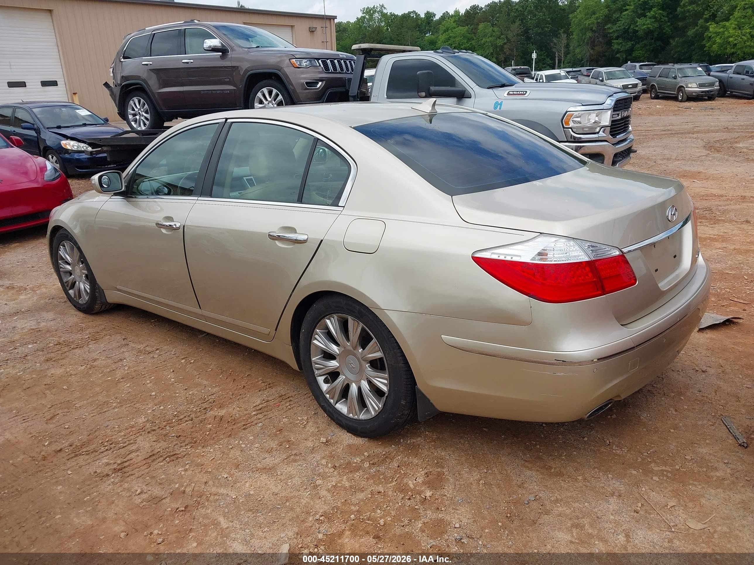 2009 Hyundai Genesis 3.8 Beige vin: KMHGC46EX9U033508