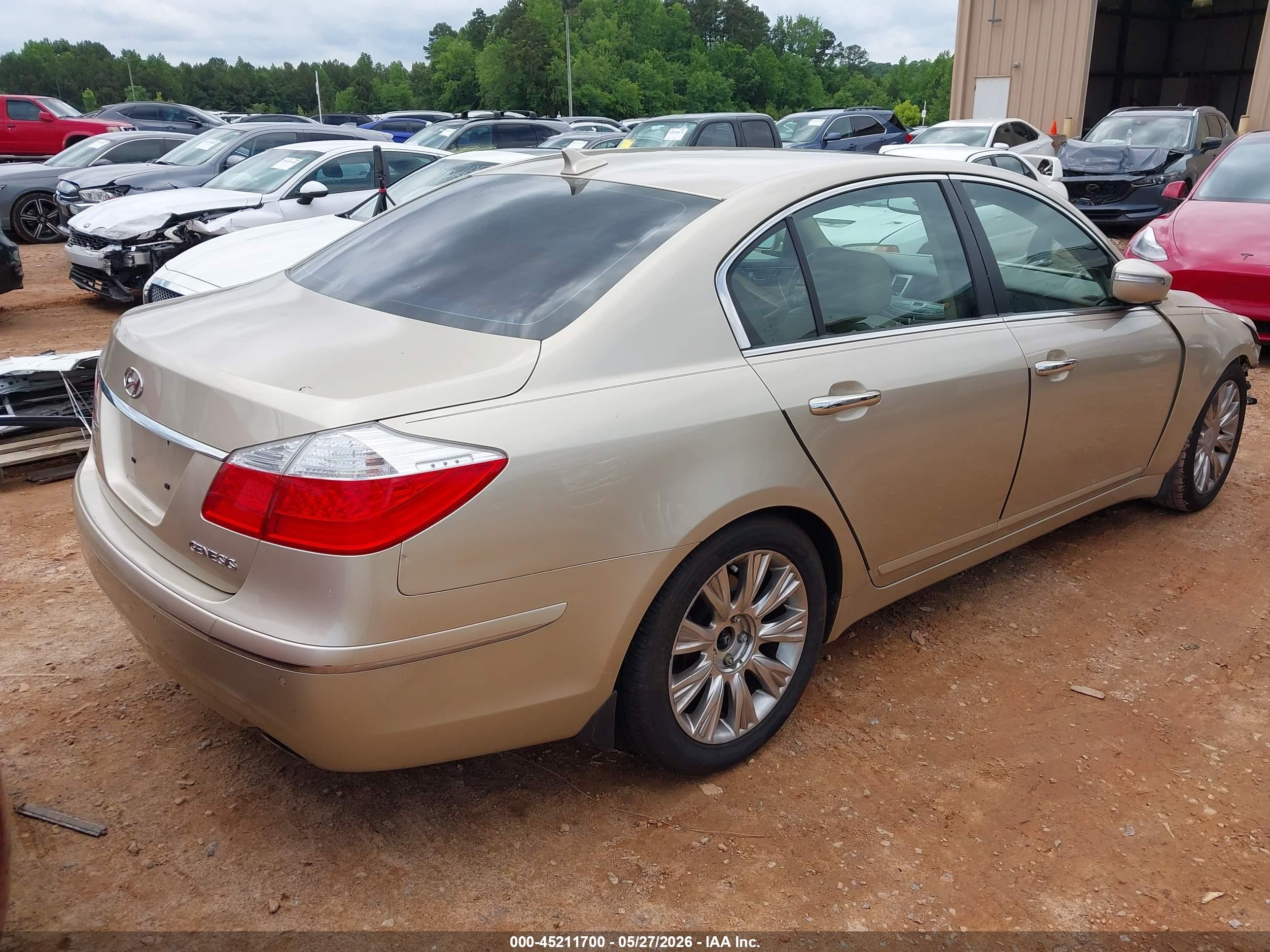 2009 Hyundai Genesis 3.8 Beige vin: KMHGC46EX9U033508
