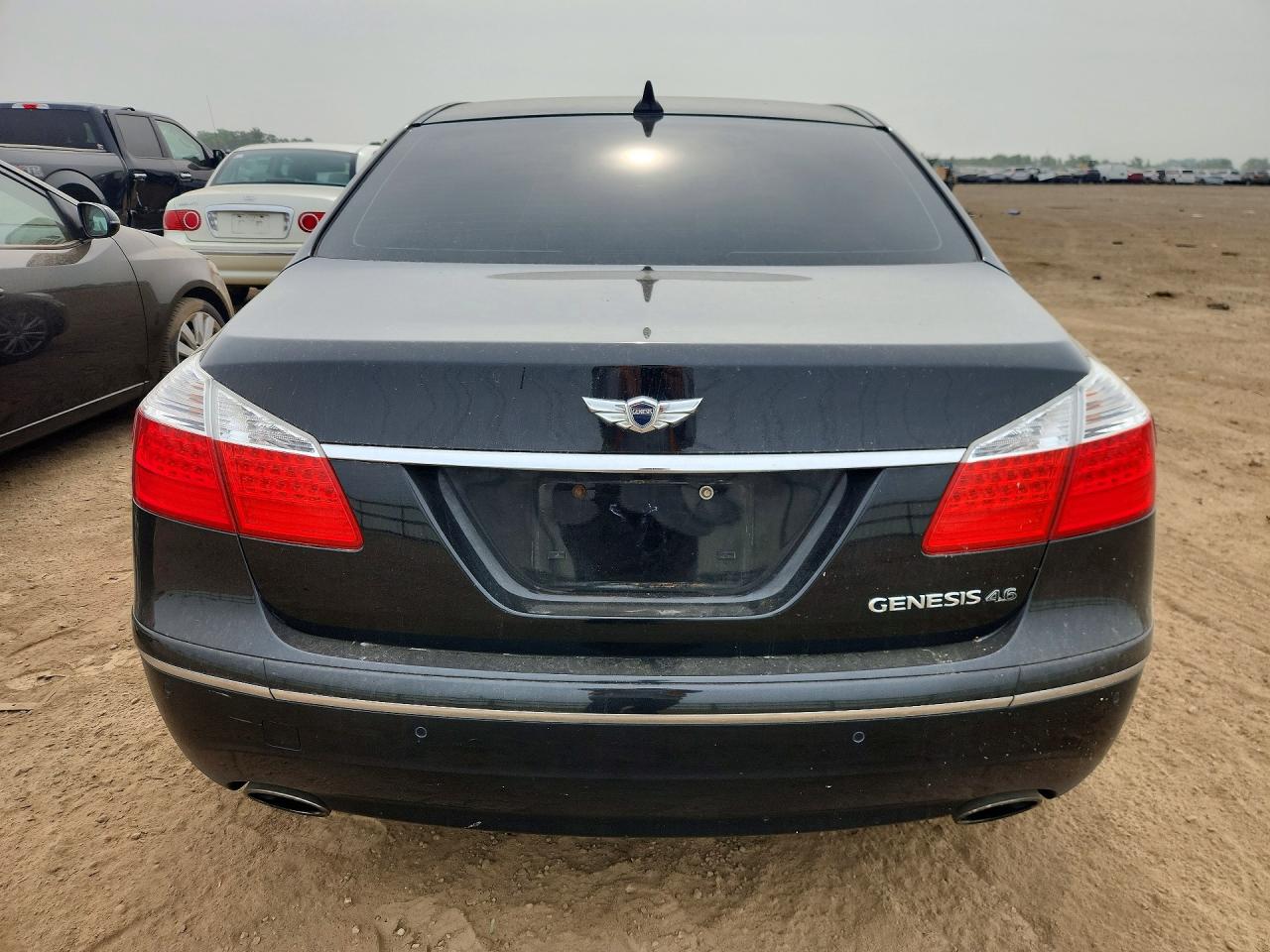 2009 Hyundai Genesis 4.6l Black vin: KMHGC46F09U055672