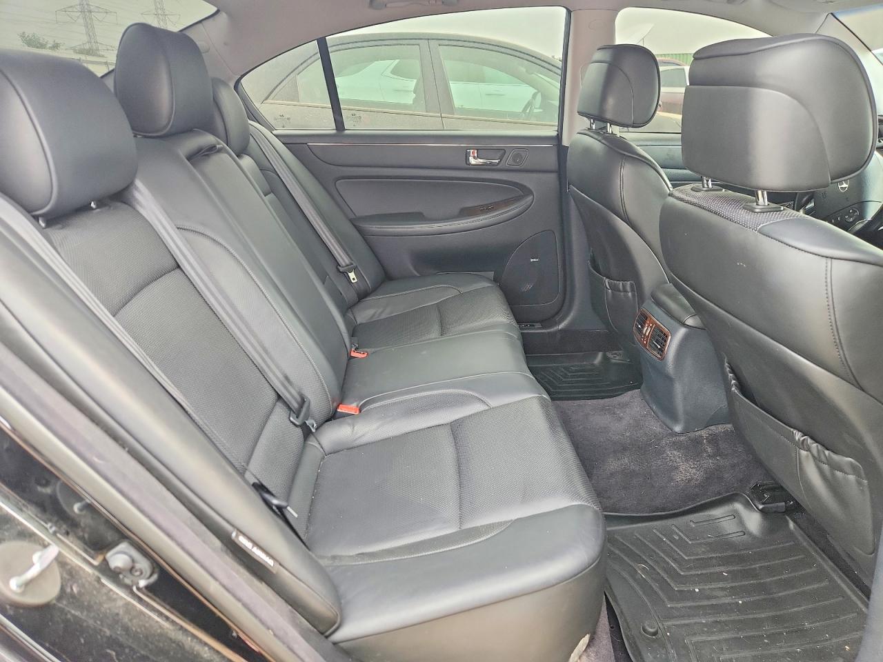 2009 Hyundai Genesis 4.6l Black vin: KMHGC46F09U055672