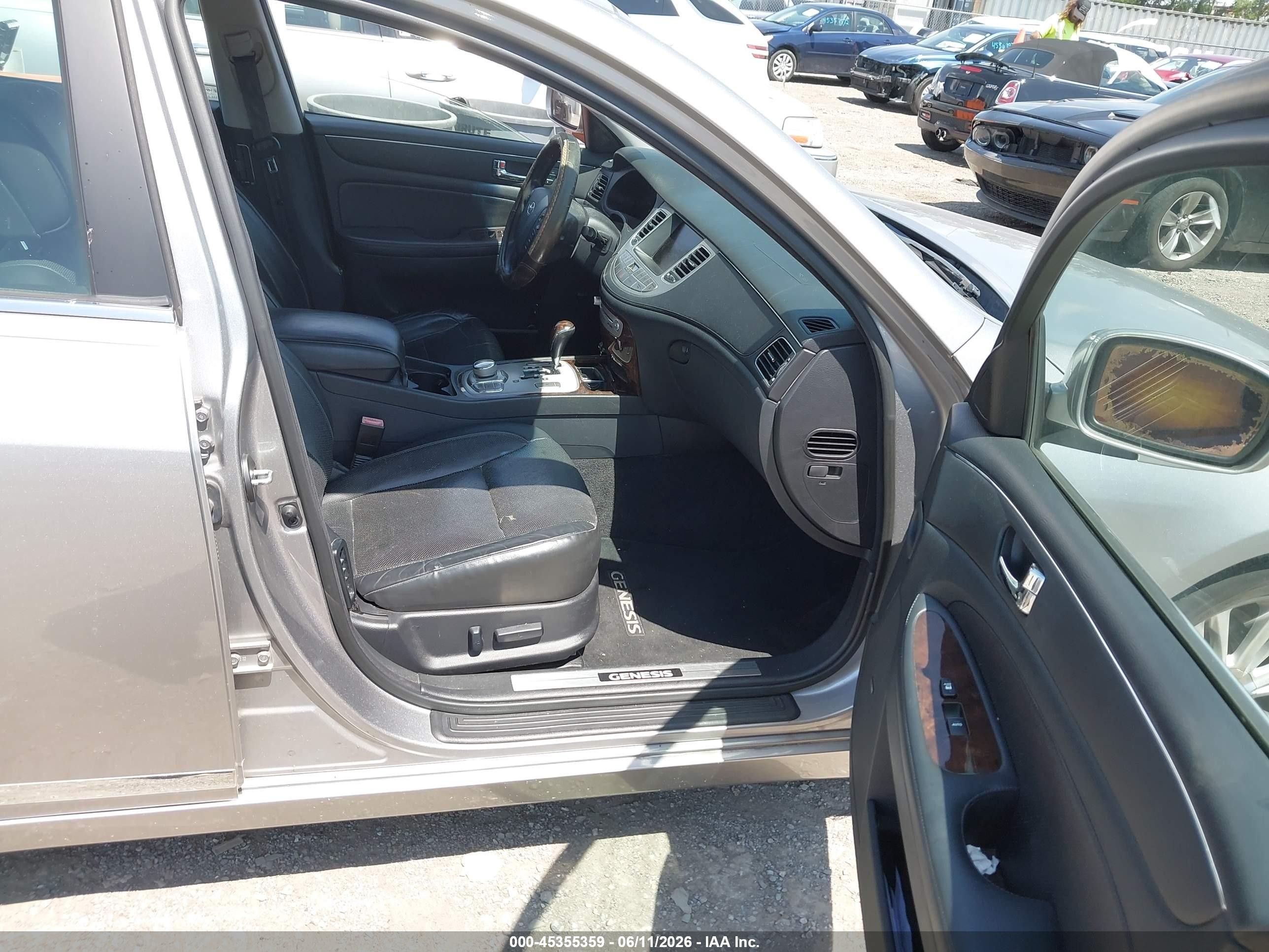 2009 Hyundai Genesis 4.6 Серебряный vin: KMHGC46F29U055298