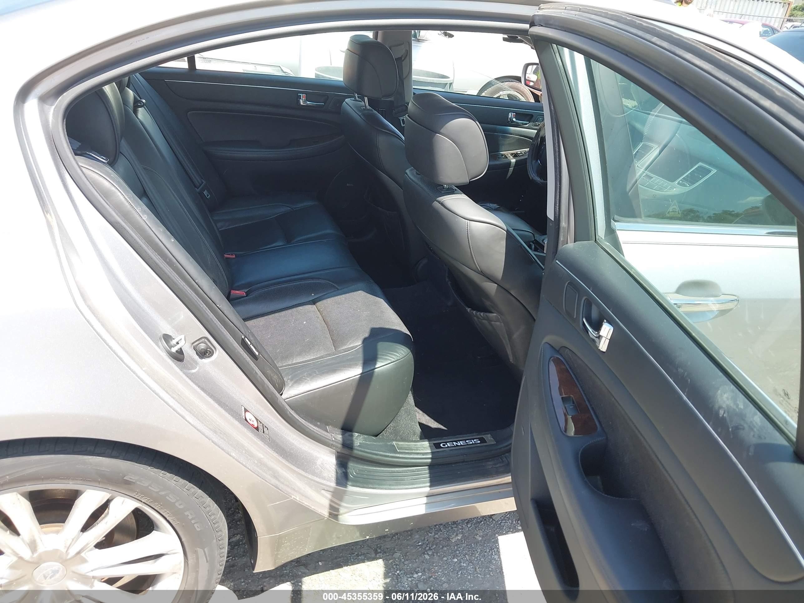 2009 Hyundai Genesis 4.6 Серебряный vin: KMHGC46F29U055298