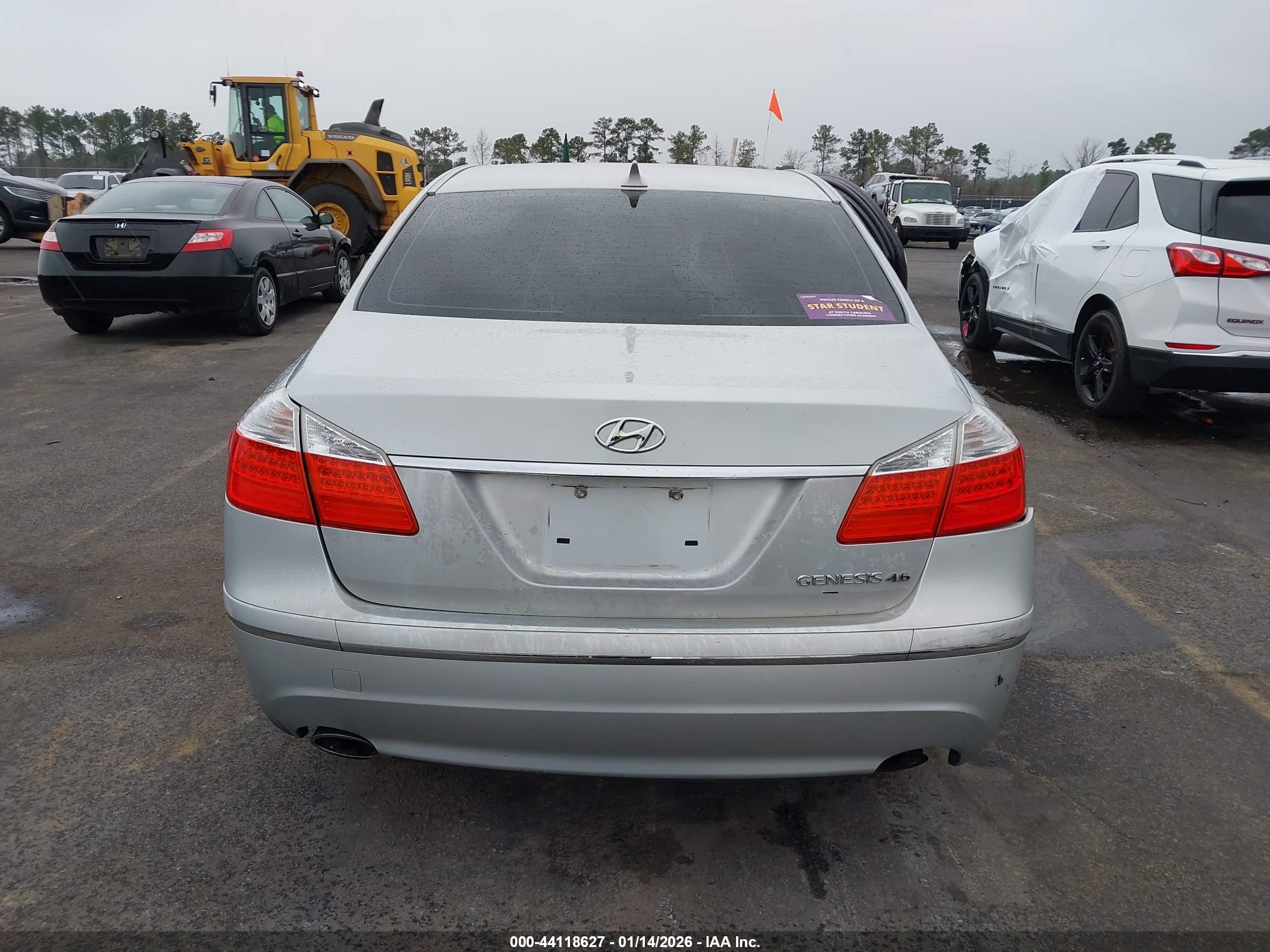 2009 Hyundai Genesis 4.6 Серебряный vin: KMHGC46F49U037935