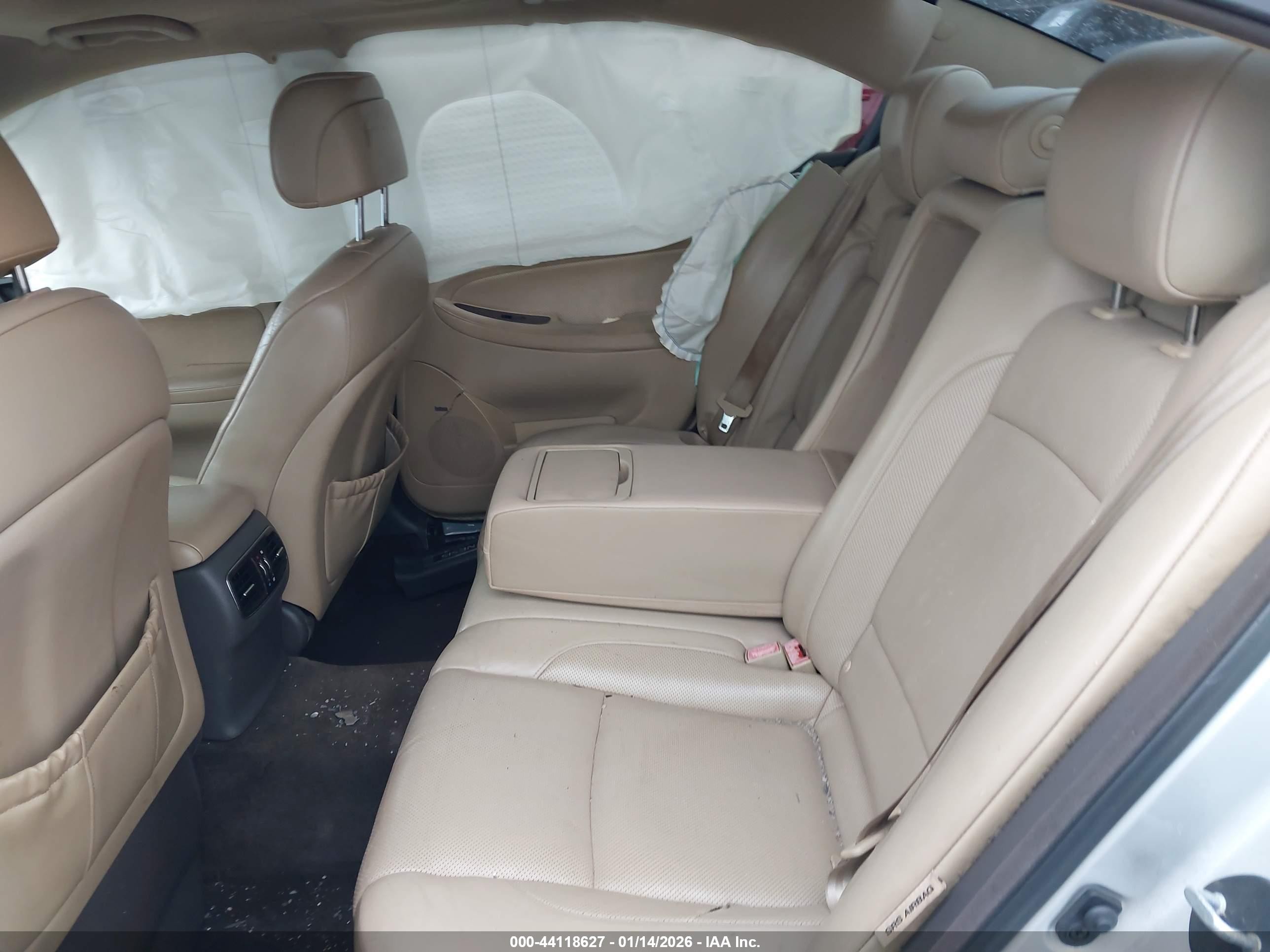 2009 Hyundai Genesis 4.6 Серебряный vin: KMHGC46F49U037935
