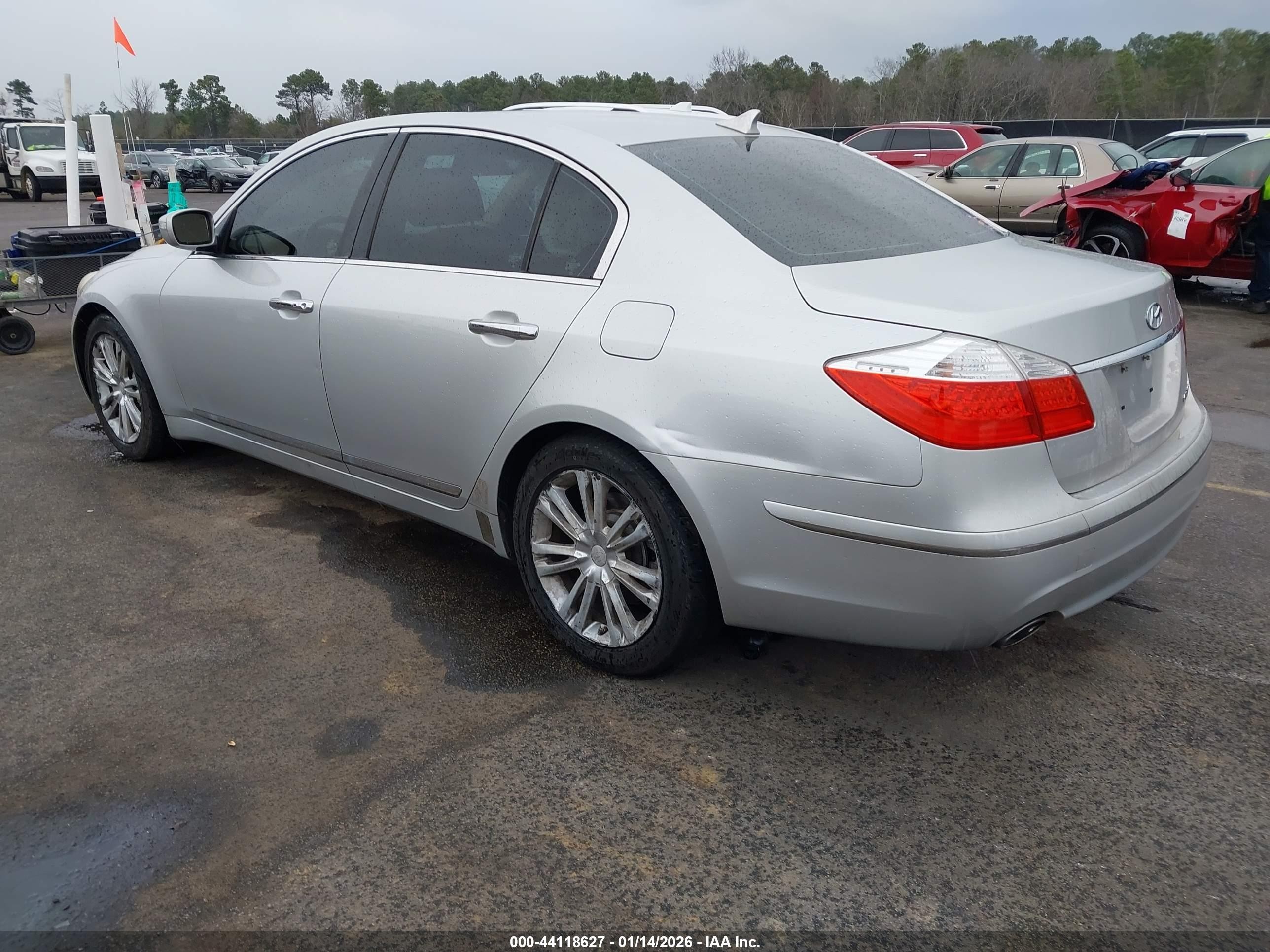 2009 Hyundai Genesis 4.6 Серебряный vin: KMHGC46F49U037935