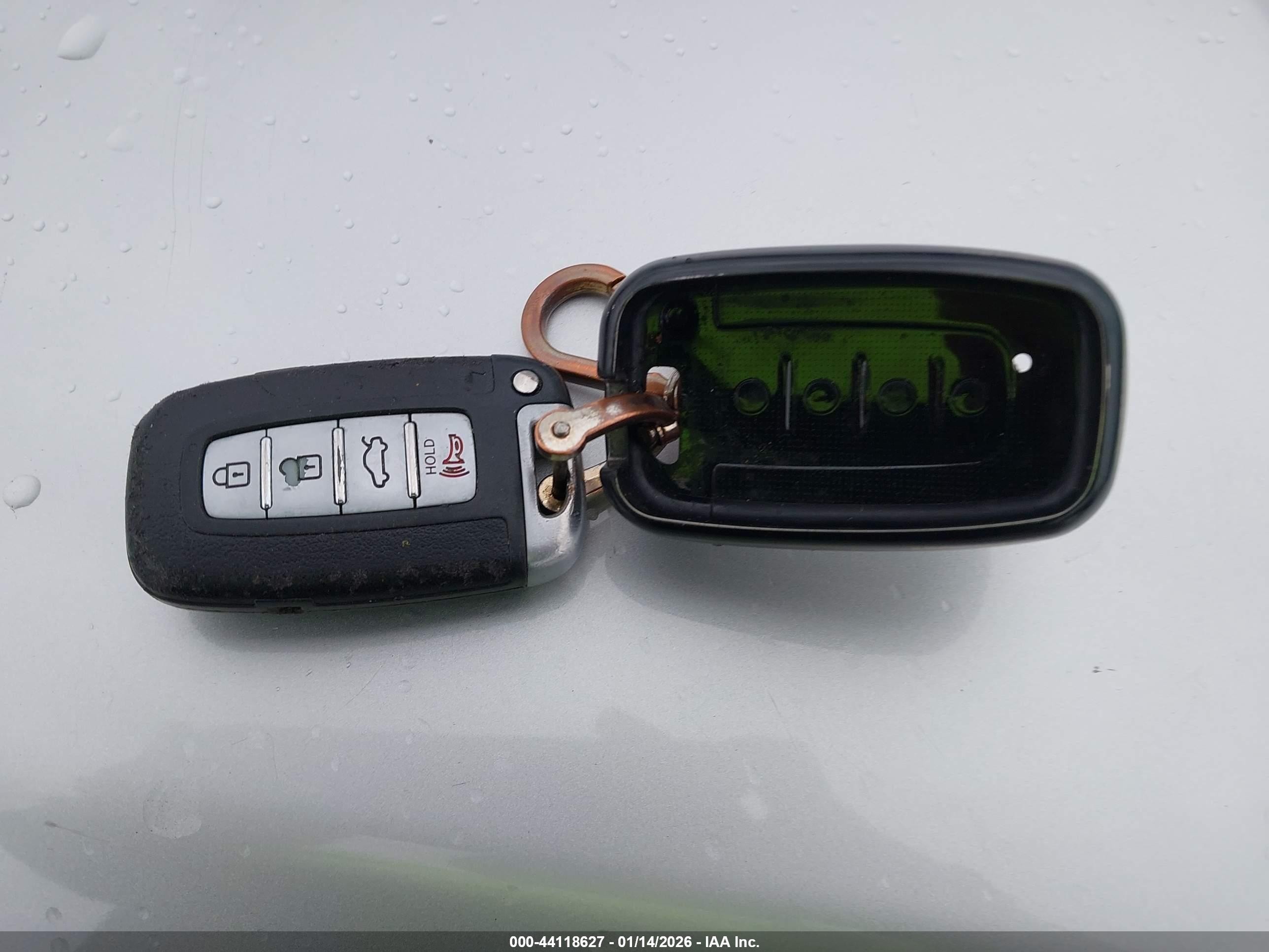 2009 Hyundai Genesis 4.6 Серебряный vin: KMHGC46F49U037935