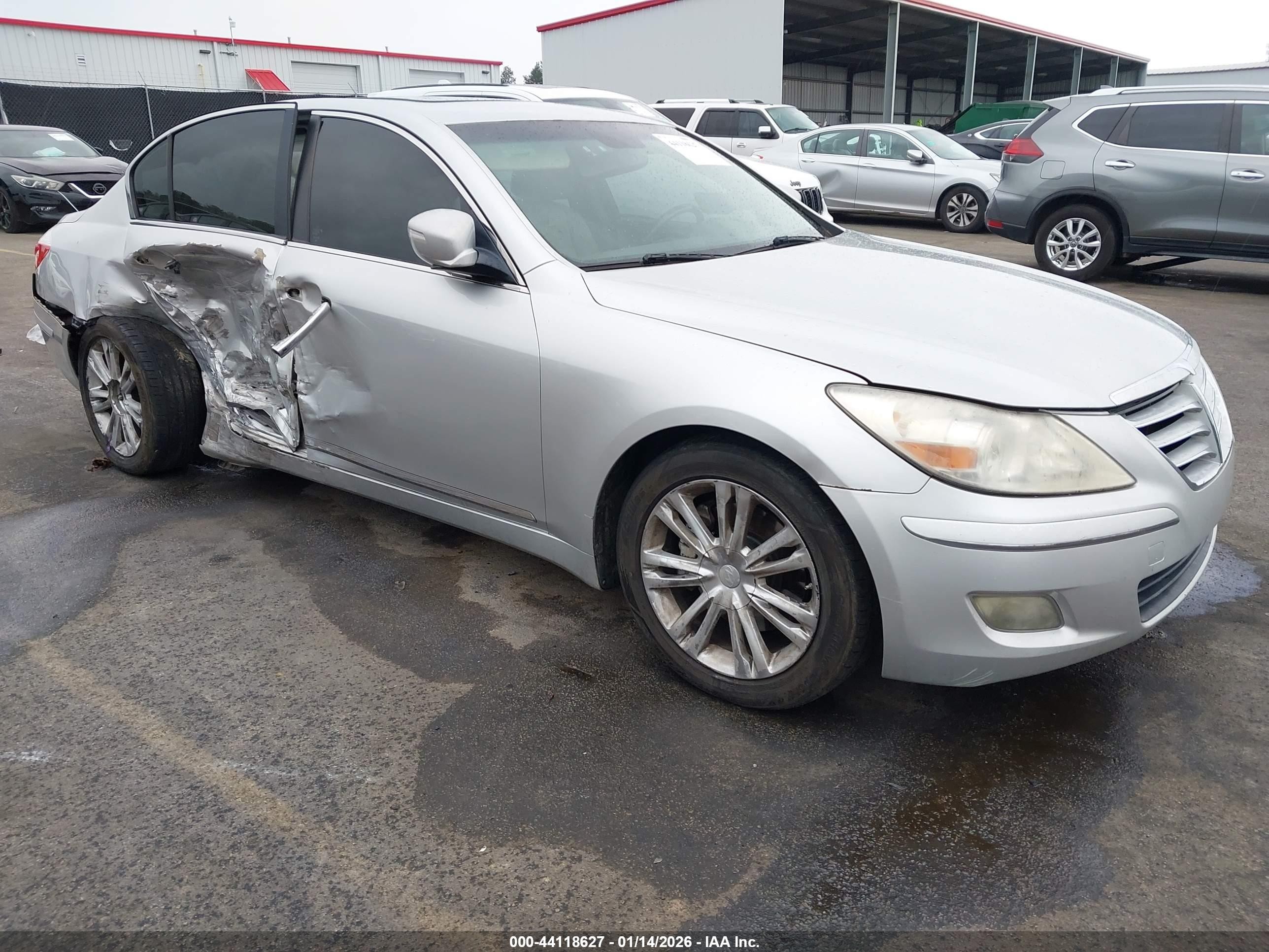 2009 Hyundai Genesis 4.6 Серебряный vin: KMHGC46F49U037935