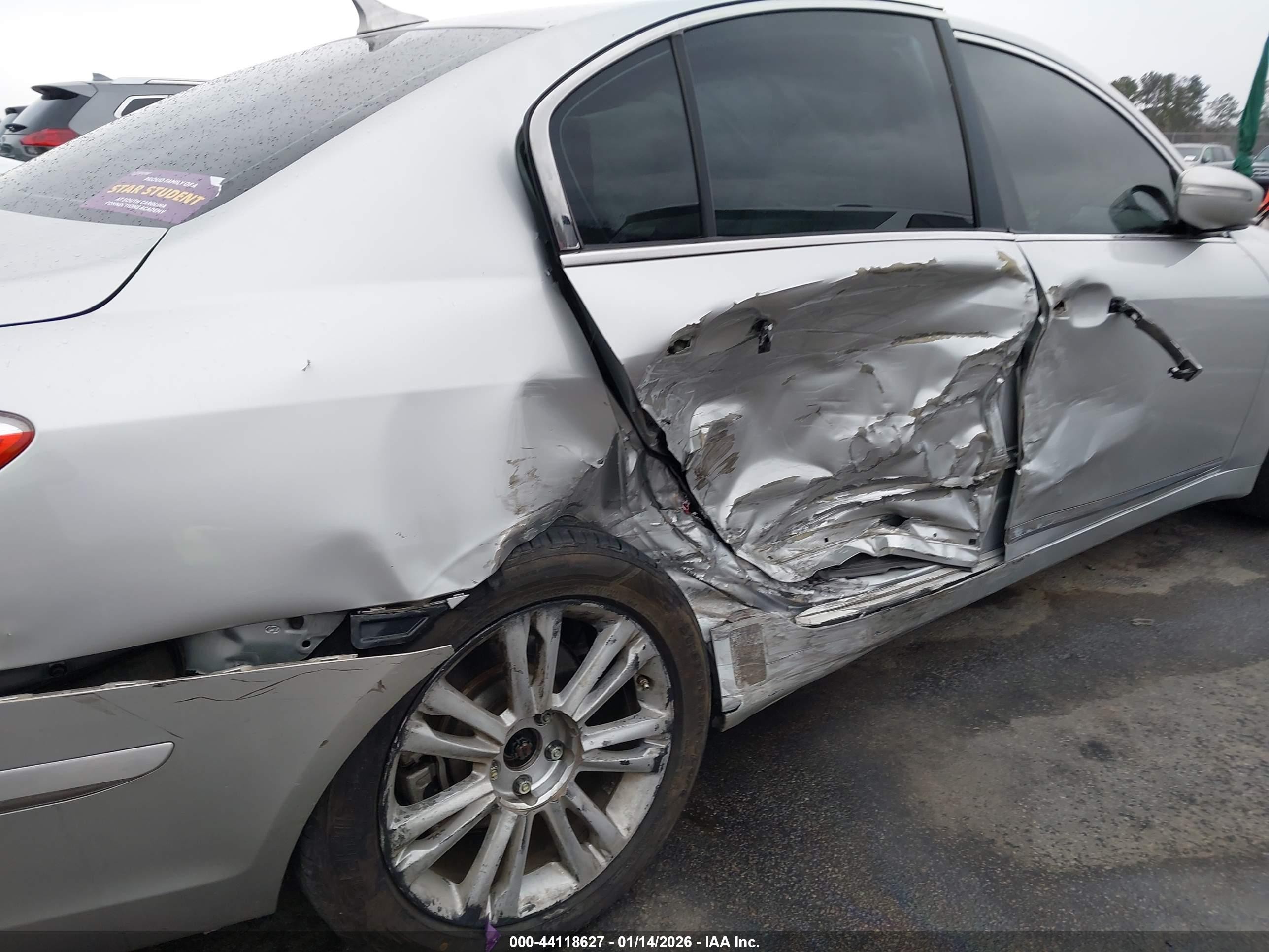 2009 Hyundai Genesis 4.6 Серебряный vin: KMHGC46F49U037935