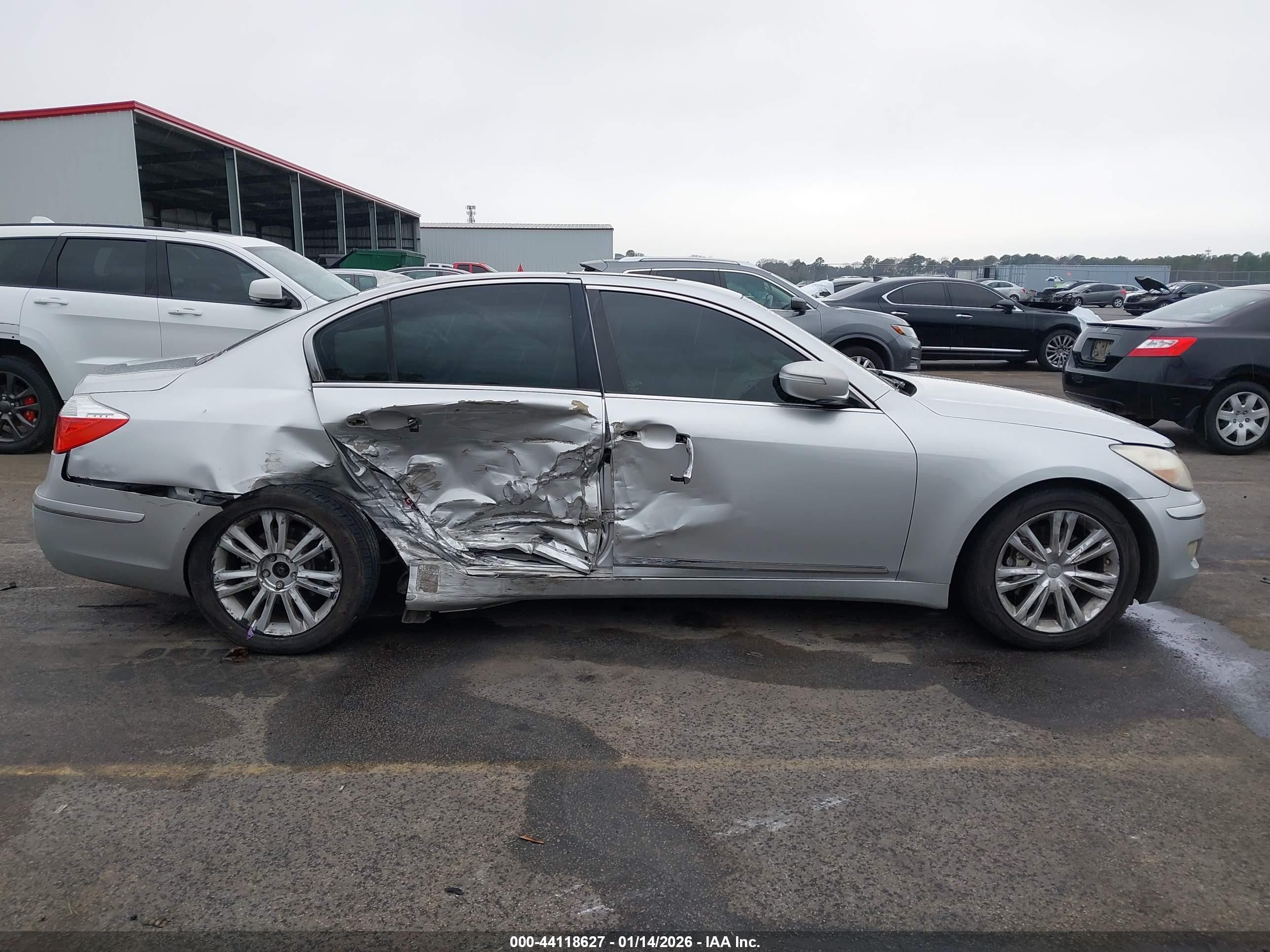 2009 Hyundai Genesis 4.6 Серебряный vin: KMHGC46F49U037935
