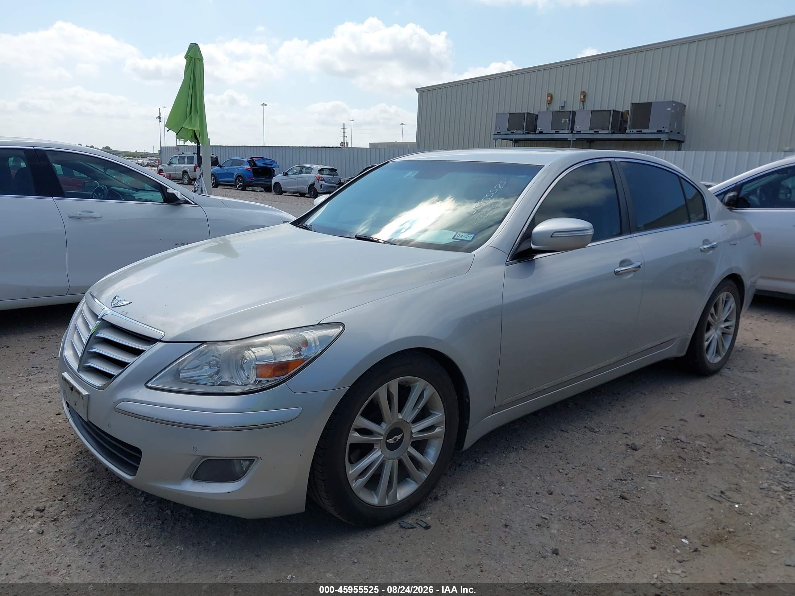 2009 Hyundai Genesis 4.6 Silver vin: KMHGC46F49U040379